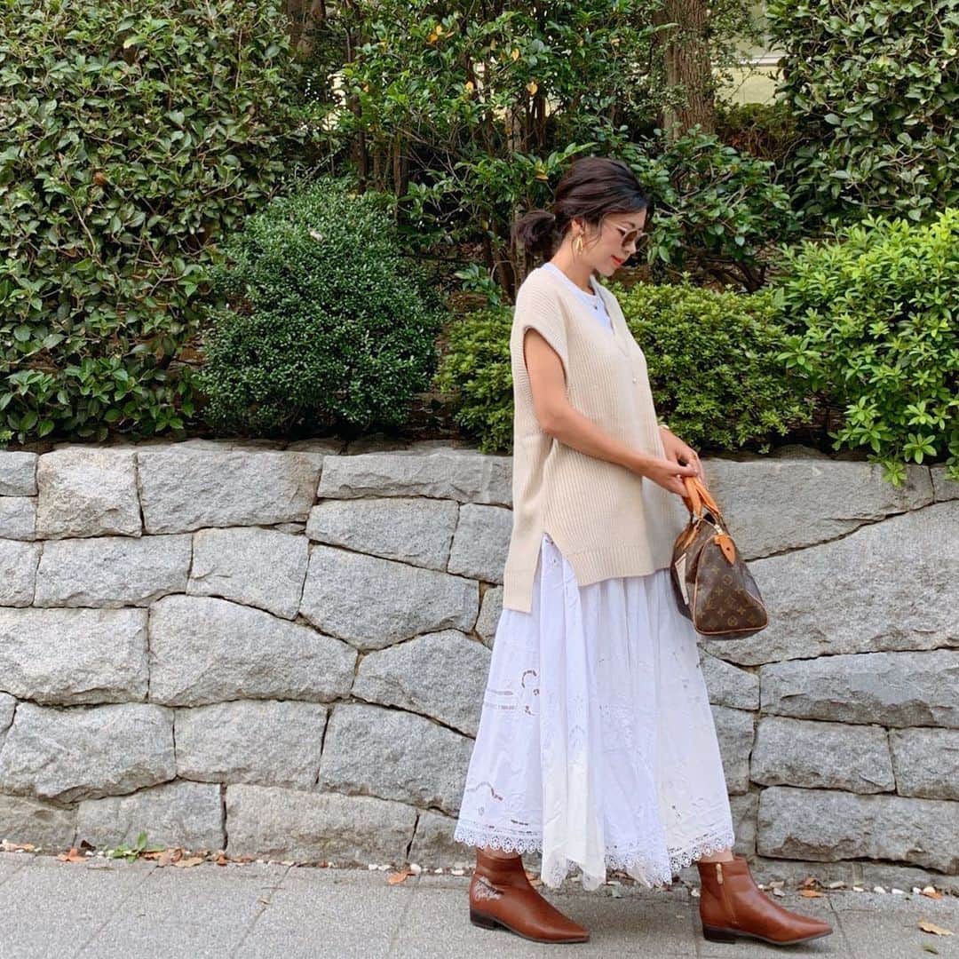 Sayakaのインスタグラム：「* 夏と秋のミックスSTYLE♡ 今しかできない組み合わせが好き😊💓 . . . #fashion #outfit #coordinate #ootd #simple #basic #casual #gu #uniqlou #stunninglure #louisvuitton #hedy_japan #vanitybeauty  #sayakascoordinate #今日の服 #コーディネート #コーデ #シンプル #シンプルコーデ  #カジュアル #ジーユー #ユニクロユー #スタニングルアー #ルイヴィトン #バニティービューティー #ベージュコーデ」