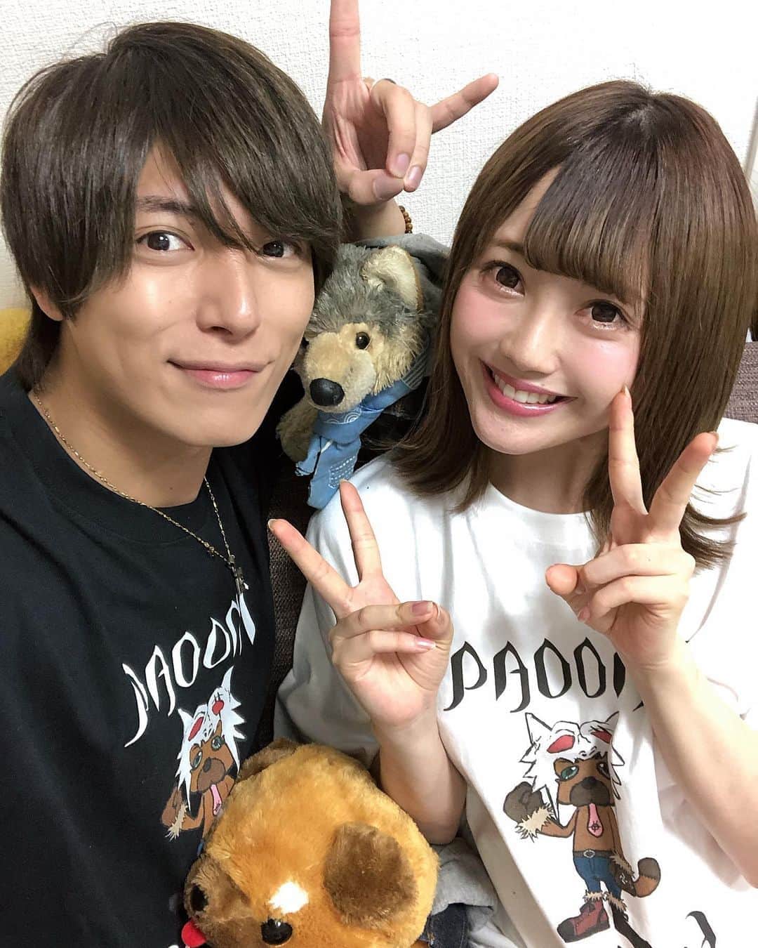 のインスタグラム：「【重大発表】。ご報告 . みなさんへ大切なご報告です。 . 動画にて自分達の言葉で喋っておりますので、良かったら是非、ストーリー&ハイライトに動画のURLのリンクを付けておりますので観て頂けましたら幸いです。 . 今後ともどうぞ宜しくお願い致します！！ . #引地敬澄 #眞壁小百合 . . . 【ps. 追記】 . みなさん！ 沢山のお祝いメッセージ本当にありがとうございます！！ . 全て絶賛ニヤニヤしながら大切に読ませて頂いております☺️🍀 . そしてお声を頂きました、 #かぐや姫と7人の王子たち の件ですが…こちらは被っておりません！ 説明不足でご心配をお掛けしてしまい申し訳ございませんでした😭💦 . 二人の馴れ初めなどはまた改めて動画にしてUPしますね🐕🍀 . . 取り急ぎ、、、絶賛幸せです🤘😼🍀」