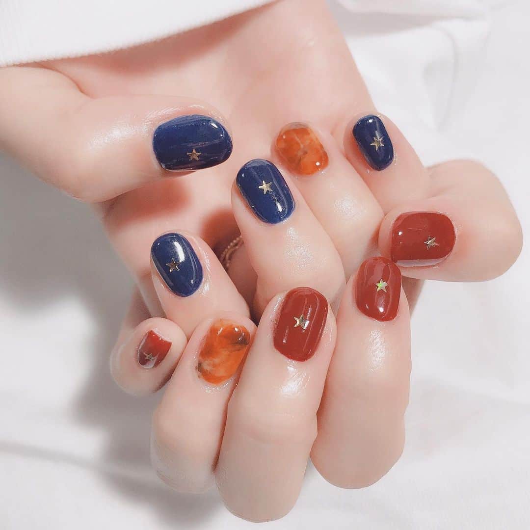 なかやまちえこのインスタグラム：「べっ甲ネイル💫 #nail #nails #nailart #ネイル #美甲 #ネイルアート  #clou #nagel #ongle #ongles #unghia #japanesenailart #manucure #네일 #젤네일 #네일아트 #네일리스트 #japanesenails #manicurist #gelnails #أظافر #べっ甲ネイル #Tortoiseshell  #べっ甲 #鉱石ネイル #ストーンネイル #stonenails  #マーブルネイル #marblenails #清水佐紀 ちゃん」