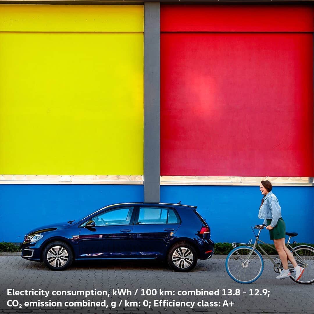 フォルクスワーゲンさんのインスタグラム写真 - (フォルクスワーゲンInstagram)「Always fun to ride. #emobility #bicycle #colours #vwegolf #volkswagen #vw」10月3日 0時12分 - volkswagen