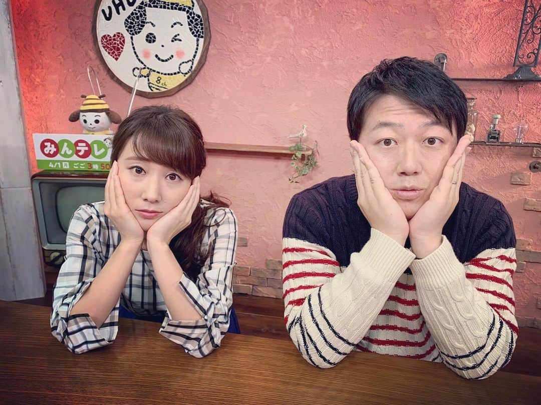 柴田平美さんのインスタグラム写真 - (柴田平美Instagram)「Twitterで放送回数を およそ400回と数え間違い、 盛りすぎてしまったのですが、笑 およそ300回分！の バタバタ写真があるので 今日から少しずつ 載せますね📸！笑  まずはみんテレＭＣ 廣岡アナと。 (廣岡アナの表情が何とも言えず 好きな一枚。) #バタバタシバタ #バタバタポーズ #uhb #アナウンサー #みんテレ #柴田平美」10月3日 0時17分 - narumi.shibata99