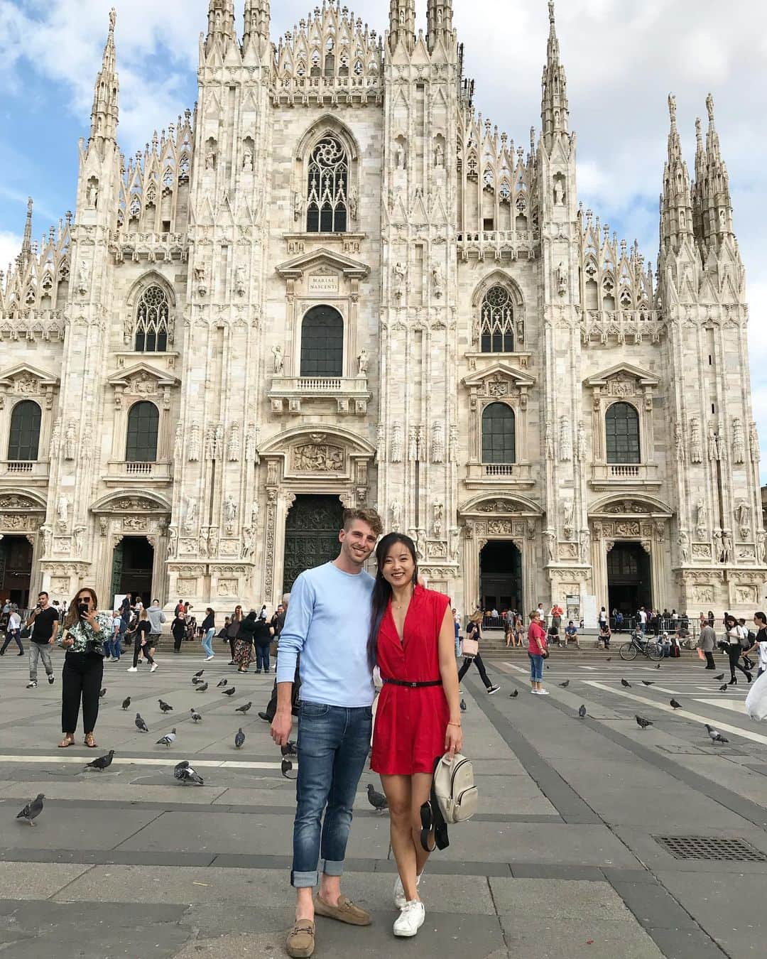 のインスタグラム：「비둘기 쩐다. Pigeons. Pigeons everywhere  #milano #duomo #touristing」