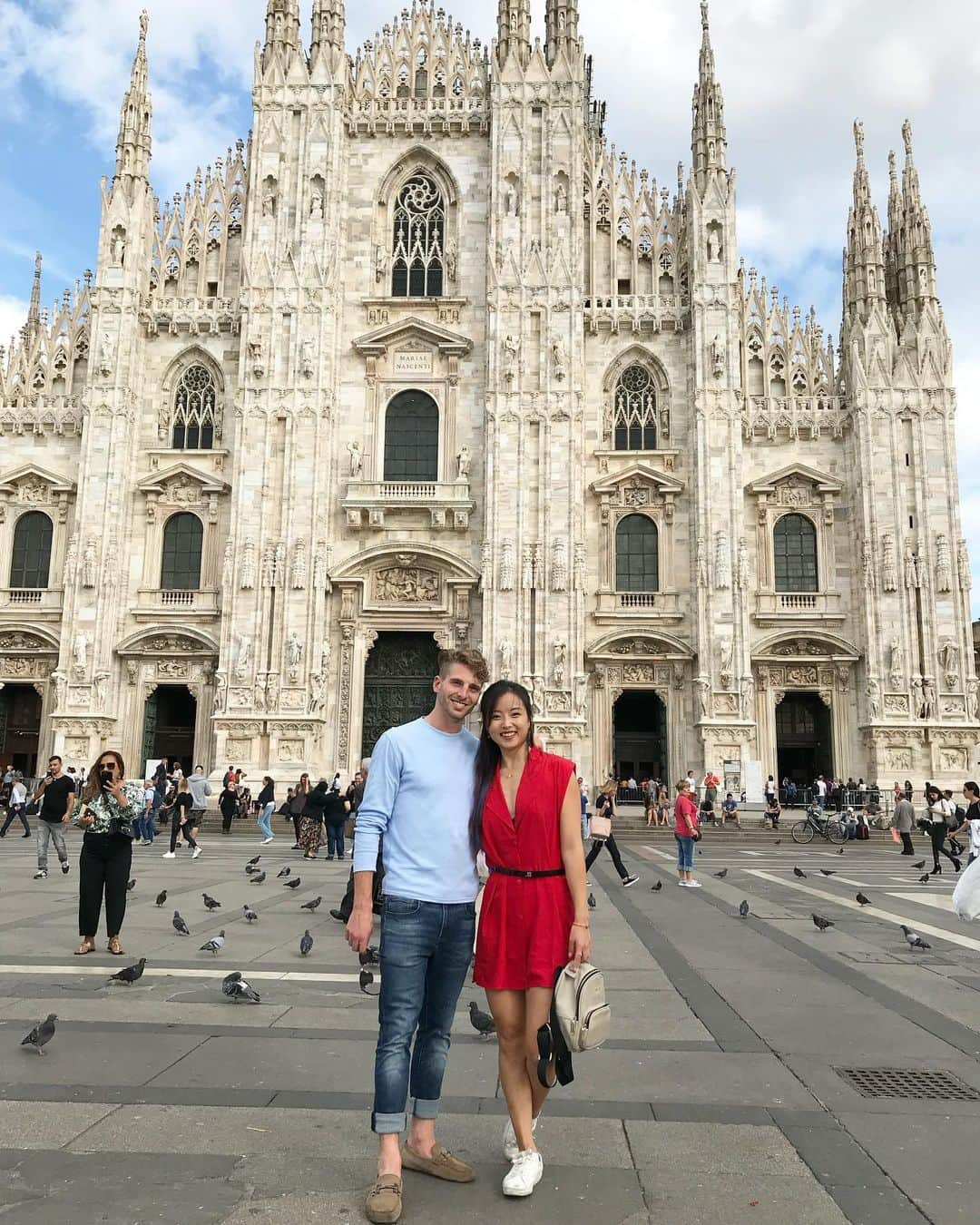 ミン・ユラのインスタグラム：「비둘기 쩐다. Pigeons. Pigeons everywhere  #milano #duomo #touristing」