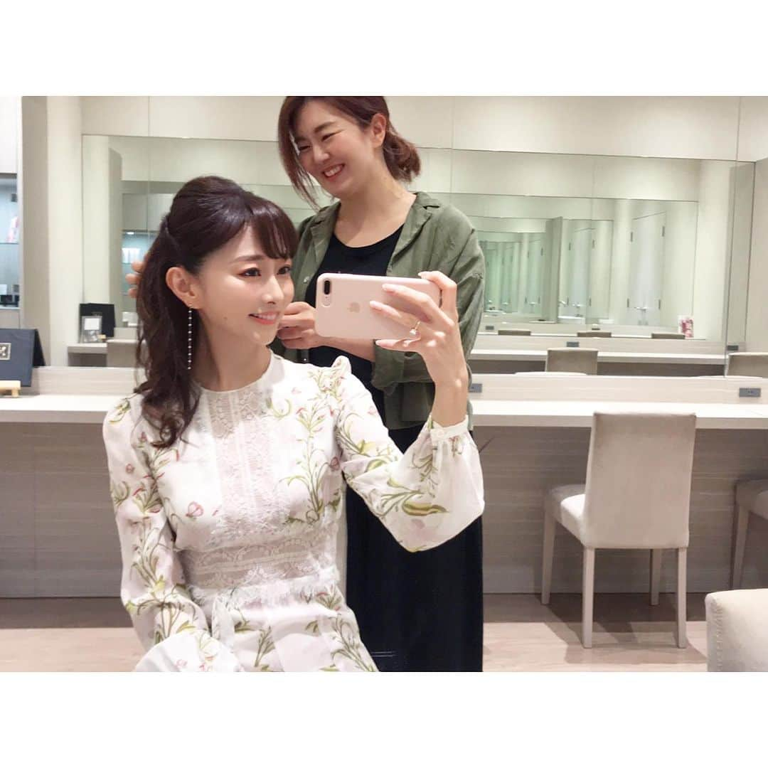 石井美保さんのインスタグラム写真 - (石井美保Instagram)「そして、今日も私の髪の毛をポニーテールから、ハーフアップに華麗にチェンジしてくれた大野さん @air_lovest_tomoka_ohno  髪が調子いいように見えるのは、大野さんの繊細なヘアアレンジの賜物です。」10月3日 0時57分 - miho_ishii