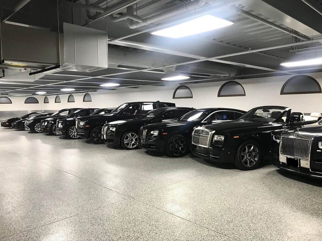 フロイド・メイウェザー・ジュニアさんのインスタグラム写真 - (フロイド・メイウェザー・ジュニアInstagram)「My garage looking like an indoor dealership with a few light toys.」10月3日 10時50分 - floydmayweather