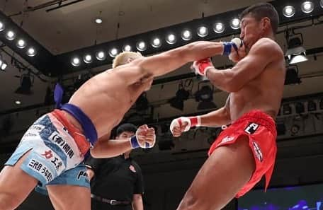 阿部裕幸さんのインスタグラム写真 - (阿部裕幸Instagram)「LETHWEI ラウェイ14 10/2 後楽園ホール 東修平 Shuhei Higashi 激闘の末ドローでした。  皆さま応援ありがとうございました🙏🏻 AACC Fighter Shuhei Higashi, draw of tough fight. Thank you for your support.  #lethwei #lethwei14 #ラウェイ #shuheihigashi #東修平 #男の生き様 #メインイベント #aacc #aaccmma」10月3日 10時52分 - abeani111