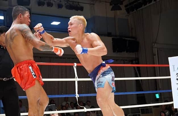 阿部裕幸さんのインスタグラム写真 - (阿部裕幸Instagram)「LETHWEI ラウェイ14 10/2 後楽園ホール 東修平 Shuhei Higashi 激闘の末ドローでした。  皆さま応援ありがとうございました🙏🏻 AACC Fighter Shuhei Higashi, draw of tough fight. Thank you for your support.  #lethwei #lethwei14 #ラウェイ #shuheihigashi #東修平 #男の生き様 #メインイベント #aacc #aaccmma」10月3日 10時52分 - abeani111