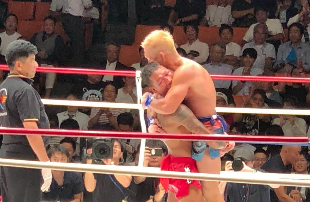 阿部裕幸さんのインスタグラム写真 - (阿部裕幸Instagram)「LETHWEI ラウェイ14 10/2 後楽園ホール 東修平 Shuhei Higashi 激闘の末ドローでした。  皆さま応援ありがとうございました🙏🏻 AACC Fighter Shuhei Higashi, draw of tough fight. Thank you for your support.  #lethwei #lethwei14 #ラウェイ #shuheihigashi #東修平 #男の生き様 #メインイベント #aacc #aaccmma」10月3日 10時52分 - abeani111