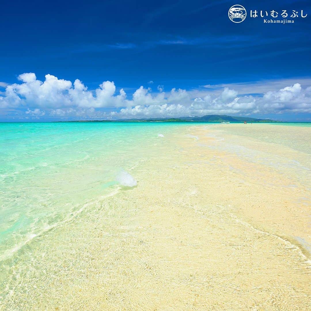 HAIMURUBUSHI はいむるぶしさんのインスタグラム写真 - (HAIMURUBUSHI はいむるぶしInstagram)「誰もいない白い砂浜に降り立ち、島からの美しい景観を満喫… 海風と波音に心身が癒されます。 #沖縄 #八重山諸島 #浜島 #幻の島 #小浜島 #リゾート #ホテル #はいむるぶし #japan #okinawa #yaeyamaislands #hamajima #maboroshinoshima #tour #kohamajima #beachresort #haimurubushi @masafumi_takezawa_okinawa」10月3日 11時17分 - haimurubushi_resorts