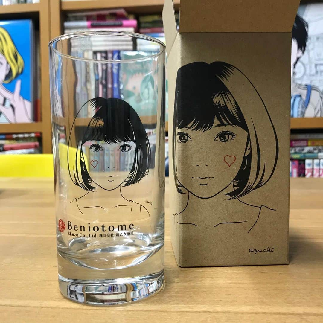 江口寿史さんのインスタグラム写真 - (江口寿史Instagram)「紅乙女胡麻焼酎江口寿史バージョンの紅乙女グラスのサンプルが出来てきました！胡麻焼酎もこれで飲んだらいっそうウマいんじゃない！10月7日からオンラインショップ、一部店舗で販売開始みたいです。もうしばらく待ってくださいね！  お問い合わせは紅乙女酒造さん( @beniotome_shuzou )のページの ▶︎プロフィール画面の『電話をする』ボタンからご注文・お問い合わせください👉@bniotome_shuzou ▶︎◇紅乙女酒造オンラインショップ http://beniotome-shop.com/  #紅乙女酒造#紅乙女#ごまハイボール#ごま焼酎#田主丸#江口寿史」10月3日 11時35分 - egutihisasi