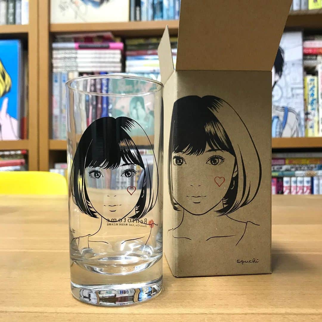 江口寿史さんのインスタグラム写真 - (江口寿史Instagram)「紅乙女胡麻焼酎江口寿史バージョンの紅乙女グラスのサンプルが出来てきました！胡麻焼酎もこれで飲んだらいっそうウマいんじゃない！10月7日からオンラインショップ、一部店舗で販売開始みたいです。もうしばらく待ってくださいね！  お問い合わせは紅乙女酒造さん( @beniotome_shuzou )のページの ▶︎プロフィール画面の『電話をする』ボタンからご注文・お問い合わせください👉@bniotome_shuzou ▶︎◇紅乙女酒造オンラインショップ http://beniotome-shop.com/  #紅乙女酒造#紅乙女#ごまハイボール#ごま焼酎#田主丸#江口寿史」10月3日 11時35分 - egutihisasi