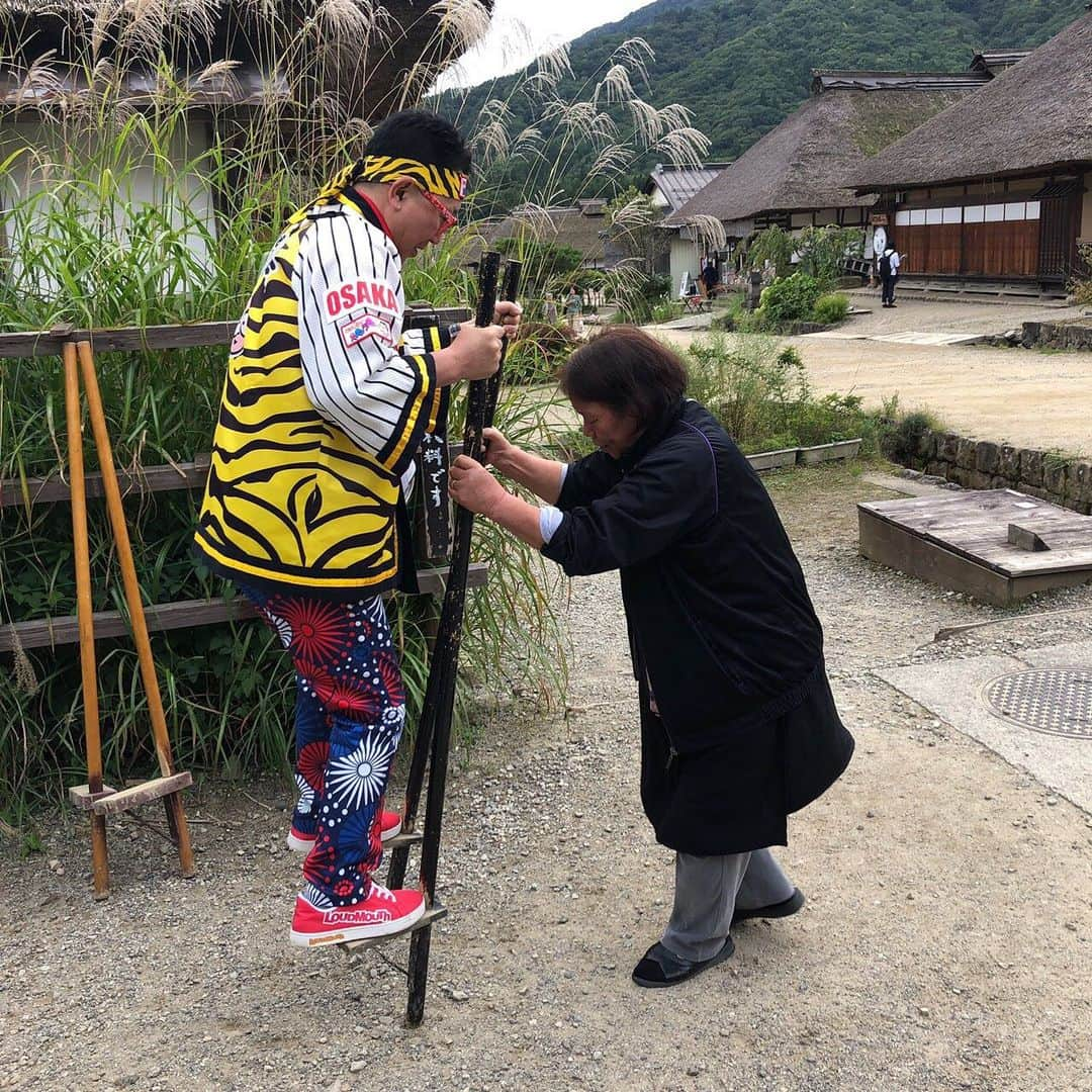 森武史さんのインスタグラム写真 - (森武史Instagram)「【森ちゃんのニッポン！たた♬た～！の #福島県 の復習】  #南会津 の #大内宿 。 昔、 #宿場町 として栄えた #茅葺き屋根 の民家が並ぶタイムスリップさせてくれる場所。壮観で驚きまし♬た～！ #すまたん」10月3日 11時44分 - takeshimori.free.tar.ana