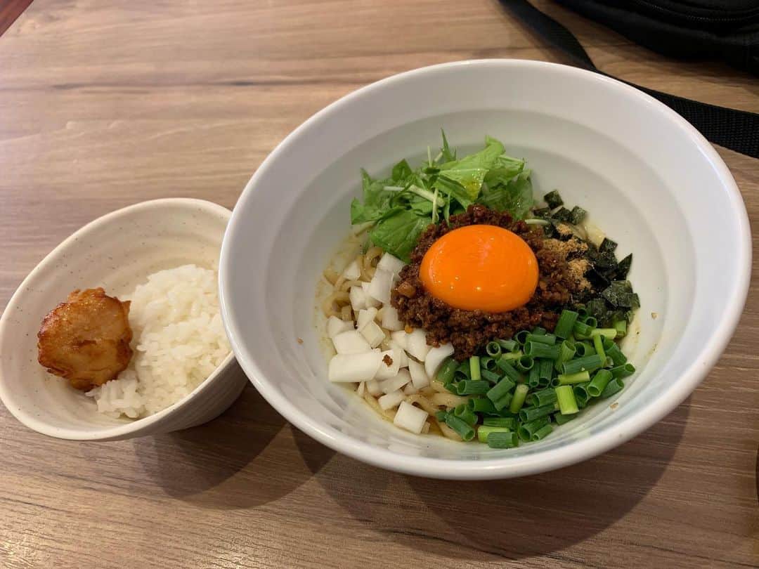 まぜそば・らーめん 覇丸堂のインスタグラム：「この間賄いで食べた ｢カレー台湾まぜそば｣！ おいしかったー！！ #覇丸堂#濃厚#まぜそば#追いめし#油そば #豚骨らーめん#とんこつラーメン #はまぐりラーメン#塩ラーメン #台湾まぜそば#塩まぜそば #唐揚げ食べ放題#からあげ#唐揚げ#近畿大学#近大 #食べ放題#腹パン#東大阪 #麺スタグラム #飯テロ#食テロ」