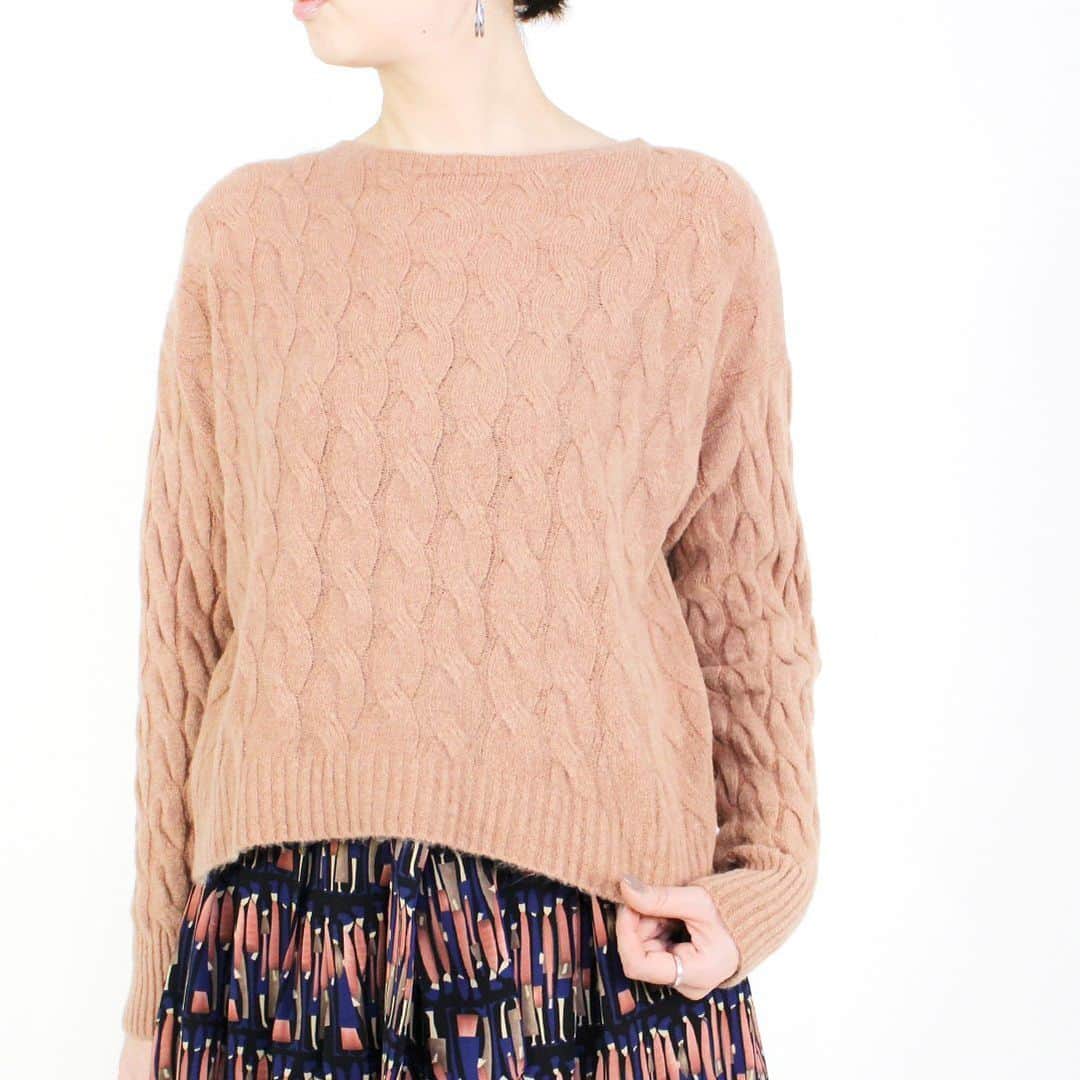 armoire caprice / アーモワール カプリスさんのインスタグラム写真 - (armoire caprice / アーモワール カプリスInstagram)「Autumn color knit 🍂  ゆったりとしていながらやや短めな丈が女性らしいシルエットの、今年らしいくすみピンクのニット。 ぬくもりを感じるほっこり素材がシーズンムードを高めます🍁  Knit ¥13,200(税込) SUN WAY Skirt ¥18,700(税込) ANONYME designers  公式webサイトでは、秋ムードと今年らしさをプラスする「カラーニット」をご紹介中💐 ▶︎ @armoire_caprice_official プロフィール リンクより公式サイトをご覧ください。 . #armoirecaprice #アーモワールカプリス #秋スタイル #autumn #2019aw #newitem #大人カジュアル #instafashion #model #fashion #style #セレクトショップ #インポート #フェミニンコーデ #大人かわいい #大人可愛い #おしゃれ #ファッション #ニット #ニットコーデ #秋ニット #秋コーデ #モデル #ootd #今日のコーデ #インポートファッション #ヨーロッパブランド #sunway #anonymedesigners」10月3日 11時51分 - erina_div_official