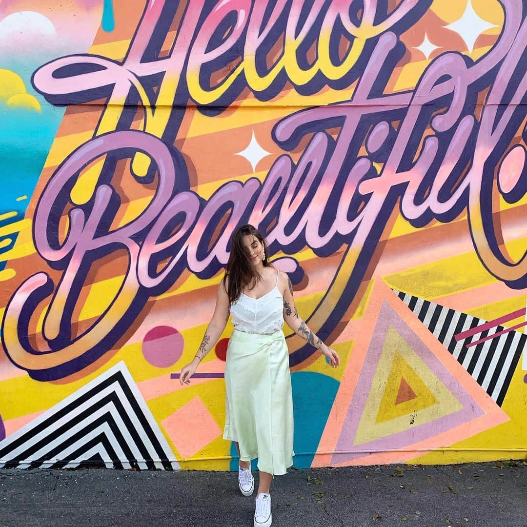 Bruna Unzuetaのインスタグラム：「Faz tempo que não tem foto de look aqui, né? #tb de Miami, em um dos bairros mais incríveis e repleto de arte, o Wynwood ❤️」