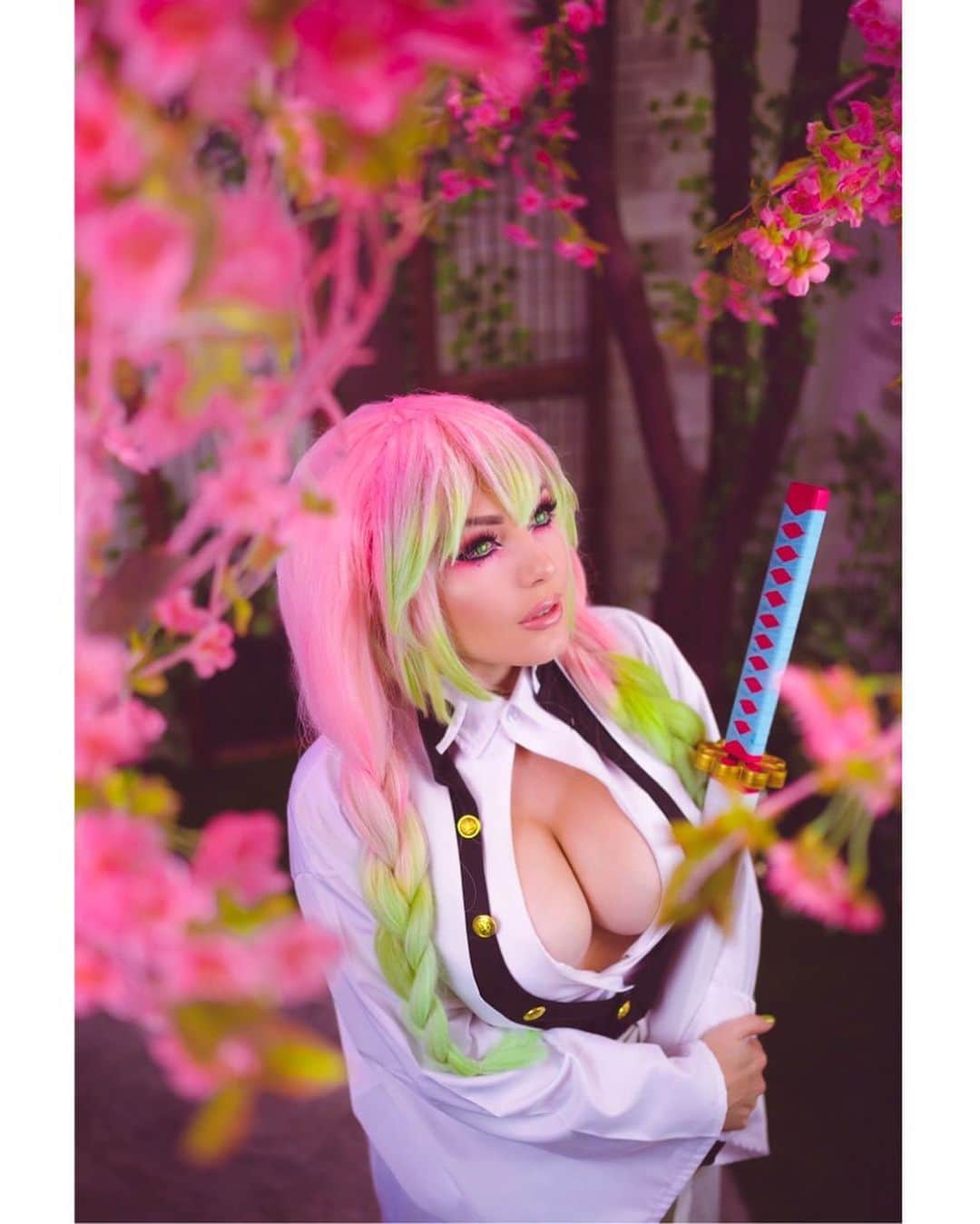 Jessica Nigriさんのインスタグラム写真 - (Jessica NigriInstagram)「💞LOVE PILLAR💞 🌸MITSURI KANROJI!🌸 🔑SPELL OUT DEMON FOR A chance to win this full set!🔑 AHH I AM SO HAPPY TO FINALLY SHOW YOU GUYS THIS BB! I also shot 2 other alt costumes of this bb soooo if you guys let me know you like this stuff ILLGET THOSE POSTED UP ASAP!! 📸: @martinwongphoto  Location: @makelightstudios  Costume+ Sword: Procosplayshop Wig: me! With a massive shoutout to @alliecatcosplay and @umbranwitch for their wig guidance! #demonslayer #mitsurikanroji」10月3日 4時33分 - jessicanigri