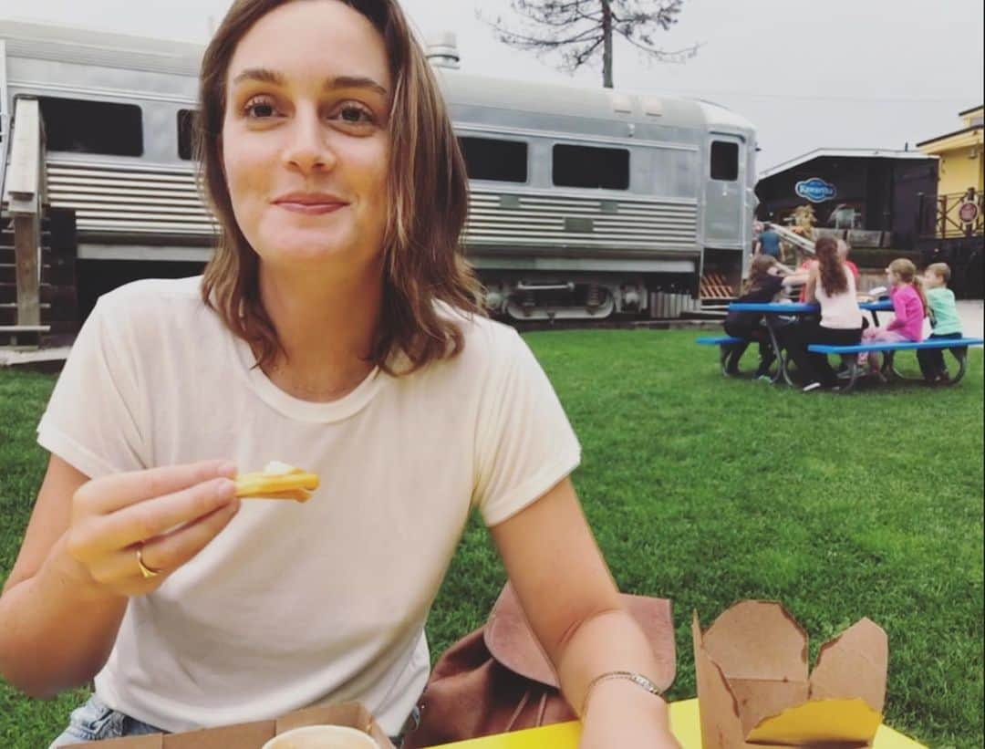 レイトン・ミースターさんのインスタグラム写真 - (レイトン・ミースターInstagram)「Xoxo, gravy fries」10月3日 5時33分 - itsmeleighton