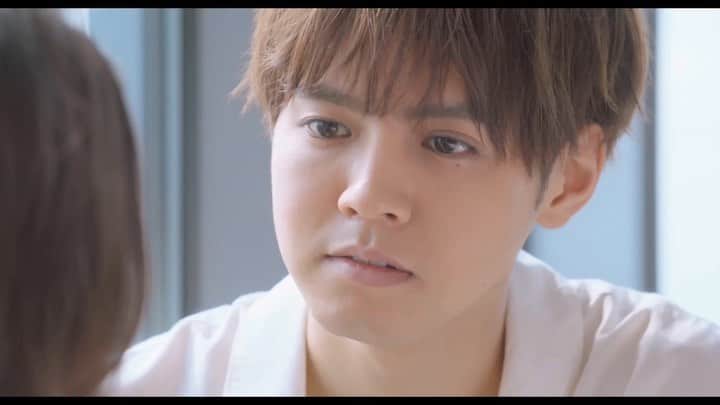 映画『午前0時、キスしに来てよ』のインスタグラム：「‪＼🎉ついに！予告解禁🤩🙌🏻／‬ ﻿ ﻿ ‪初めましてっっ‼️‬﻿ ﻿ 0キス公式見習いです🐥﻿ ﻿ 先輩に企画を任されたのでいつもよりトガッた事やっちゃいます--笑﻿ ﻿ が、今回はTwitter限定の企画🤫💥﻿ ﻿ Twitterも予告解禁✨見た方🙋‍♀️﻿ ﻿ 2人だけの秘密にしたい..🤫恥ずかしーくれっと動画をゲット👀﻿ ﻿ 1万RT達成で大公開しちゃおうと思いますのでまだ﻿ ﻿ Twitter見てない方は…﻿ ﻿ Twitterでポチりに来てよ🥳🤙🏻笑﻿ ﻿ #反響あれば #おとぼけ寄 #ぽこぽこ寄 #特別公開 #Twitterは #10月4日朝6時締切 ﻿ #達成 #しないと #お蔵入り😭 #やだ😫﻿ #午前0時キスしに来てよ #12月6日公開 ﻿ #映画0キス #0キス #0kiss #ゼロキス﻿ #綾瀬楓 #片寄涼太 #日奈々 #橋本環奈‬」