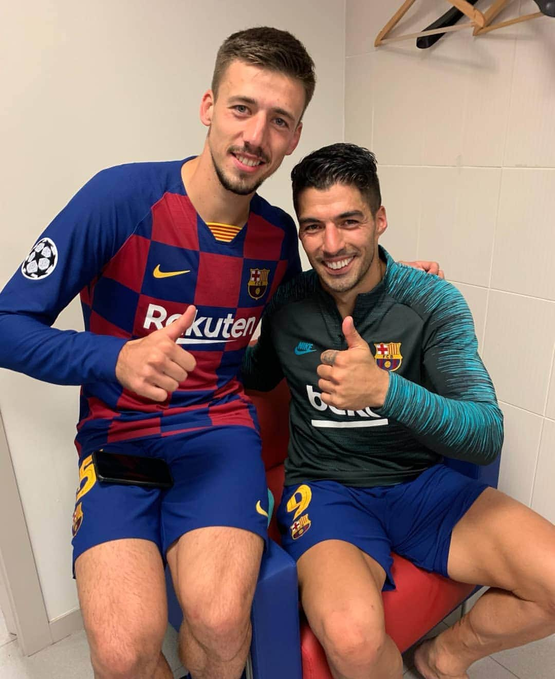 ルイス・アルベルト・スアレスさんのインスタグラム写真 - (ルイス・アルベルト・スアレスInstagram)「3 puntos muy importantes 💪💪🔴🔵 @clement_lenglet #siemprepositivo #todosunidos #viscabarça」10月3日 6時16分 - luissuarez9