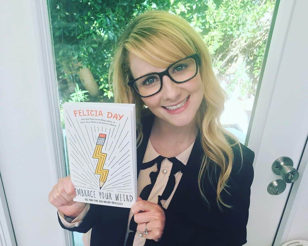 メリッサ・ラウシュさんのインスタグラム写真 - (メリッサ・ラウシュInstagram)「I LOVE this book, "Embrace Your Weird: Face Your Fears and Unleash Creativity" by @feliciaday SO much! It's a funny, unique, and inspiring guide to help you find, rekindle or expand your creative passions - whatever they may be. I've always been extremely impressed with the powerhouse that is Felicia and all that she has created over the years. I'm so thrilled to now have a book filled with her tips, techniques and exercises! Check it out so you can be on your way to being the best creative weirdo you can be! #EmbraceYourWeird」10月3日 6時14分 - melissarauch