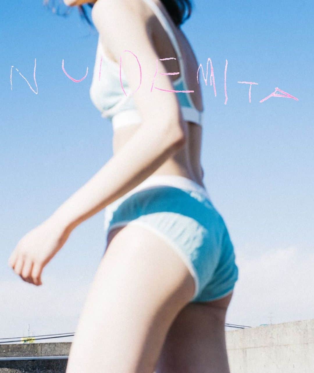 花盛友里のインスタグラム：「息子が書いてくれた字を乗せてみた。 なんかむずかしー！ 白いところ残っちゃうなぁ。 デザイナーさんってすごいよねー！ 勉強してみたいわー！」