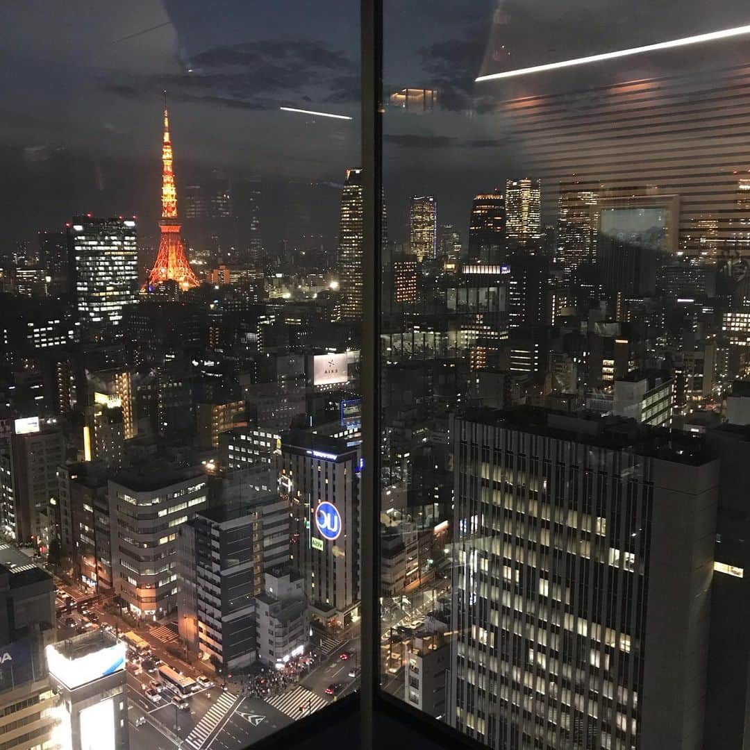 Ju-kenのインスタグラム：「昨夜は久しぶりにTVの収録📺 情報解禁になったら、アップしますので、ぜひお茶の間でチェックして下さい♫  それにしても、東京ってすごい街だなぁ、、、 Styling by @bambridge_smackengineer」
