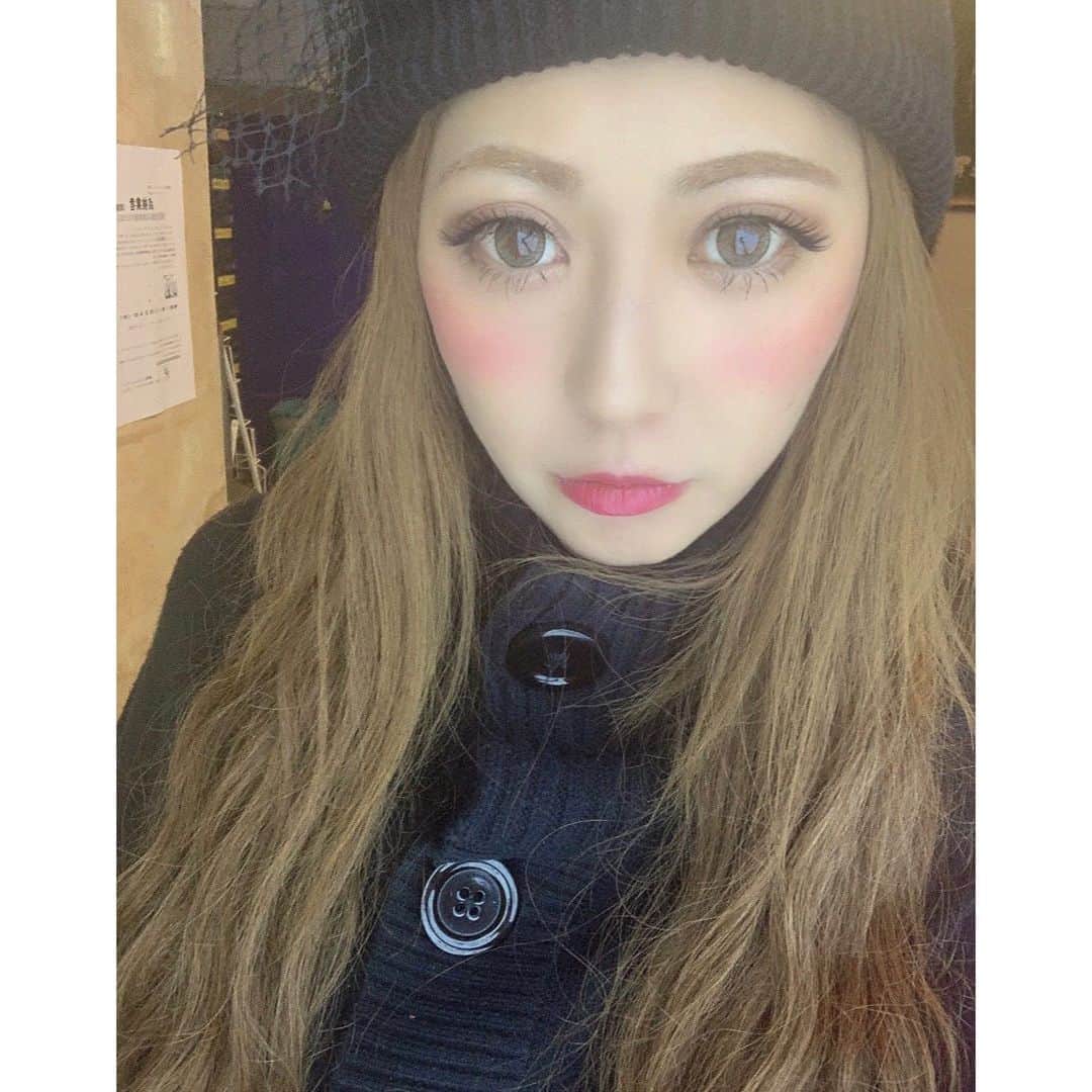 葉月樹里のインスタグラム：「髪伸びました🙋‍♀️ . . .  #葉月樹里 #soiréeine #ソワレーヌ #大阪ミナミ #心斎橋 #この２つのハッシュタグ嫌い #どっかのビルの下のライト前で 🤳 #若干暗めにしてんけどあんま変わらんか #黒髪ロングにしたいです #エクステ」