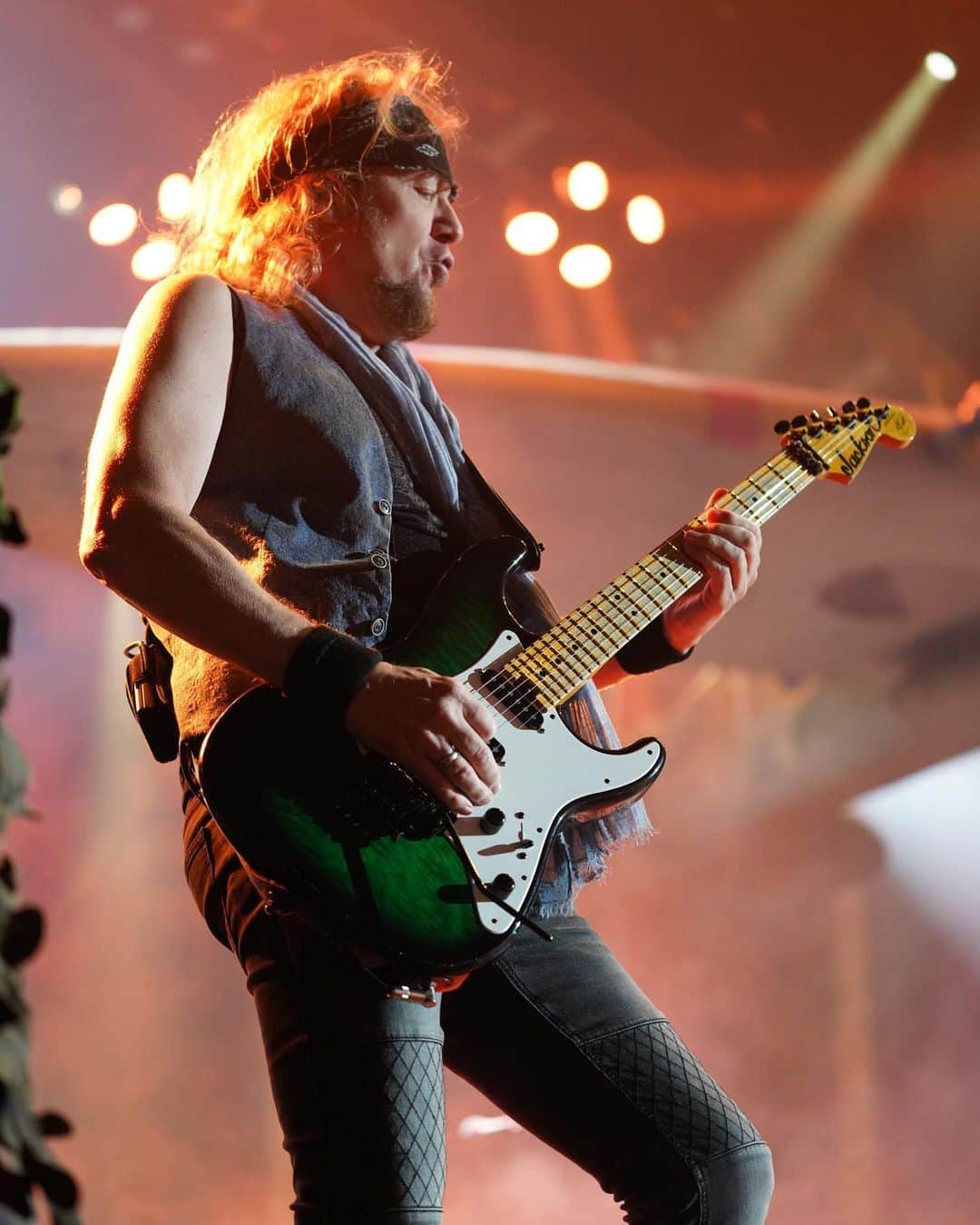 エイドリアン・スミスのインスタグラム：「Fantastic shows in #MexicoCity @ironmaiden #legacyofthebeast #amazingaudience @officialjacksonguitars」