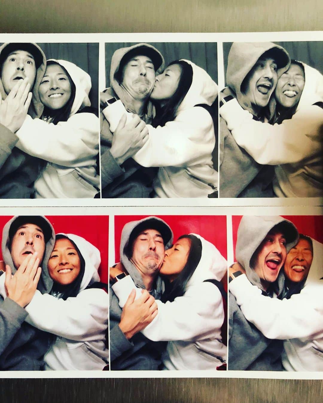 大儀見優季のインスタグラム：「our life looks like an eccentric comedy, but I feel it’s universal. My life size emoji @paloskid is absolutely the special one🤘🏼#cheers 🥂」