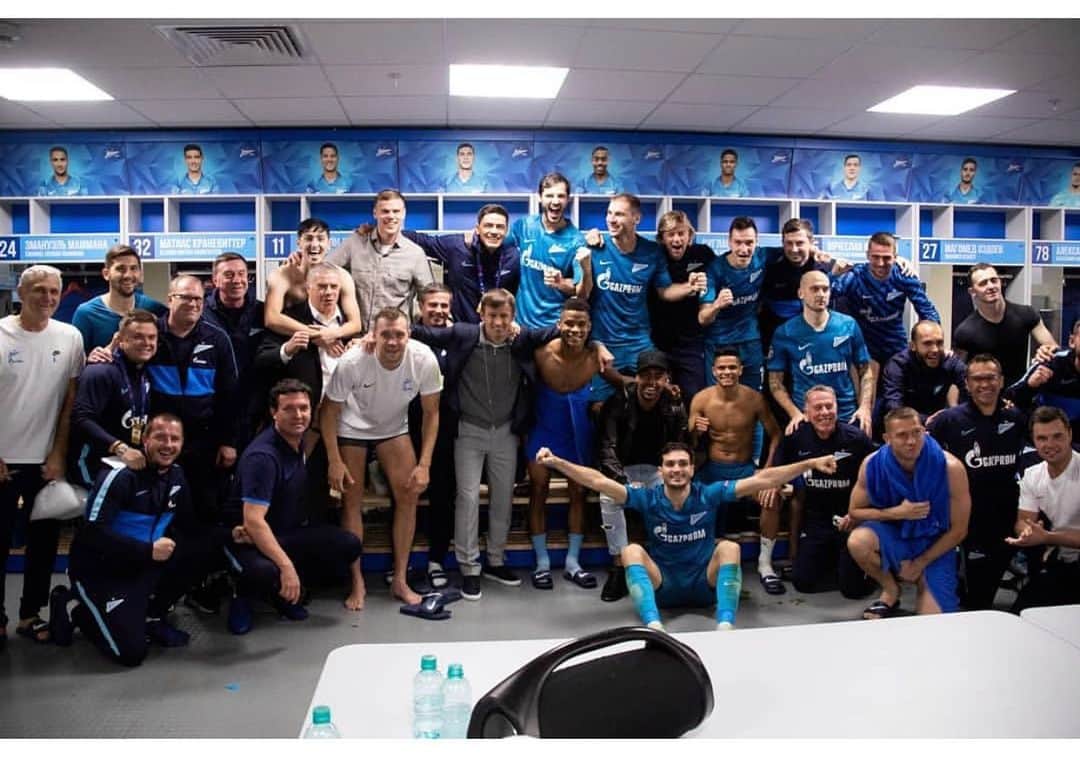 マウコム・フィリペ・シウヴァ・デ・オリヴェイラのインスタグラム：「Estão todos de parabéns , grande vitória importante +3 ... #DavaiZenit ⚪️🔵 #ucl」