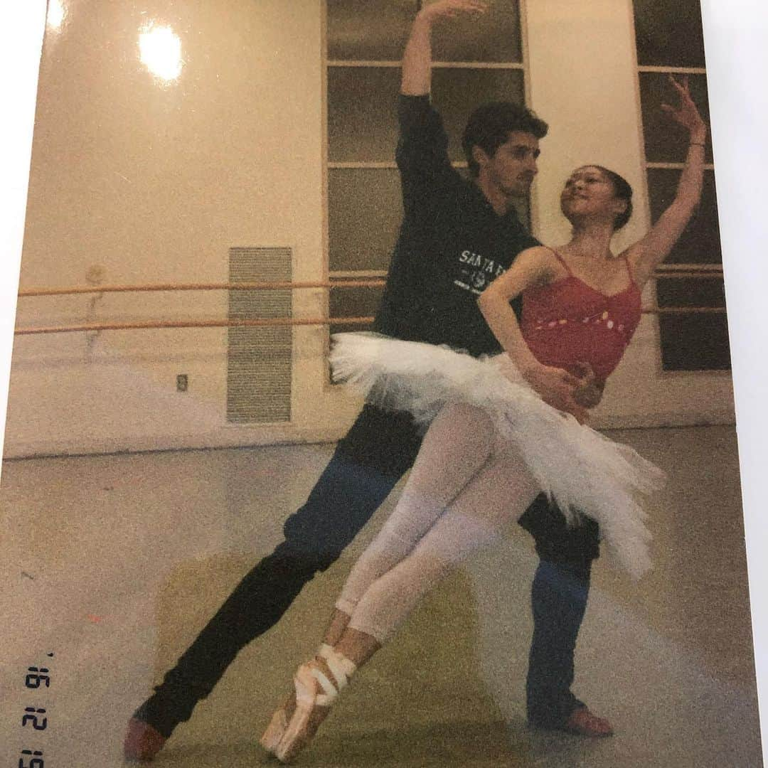 倉永美沙さんのインスタグラム写真 - (倉永美沙Instagram)「#waybackwednesday Here, I was rehearsing for Nutcracker pas de deux with @jared_redick in my early years with Boston Ballet. Jared was so generous to teach me how to be partnered and share his knowledge to younger generations. I’m alway super lucky to meet people like him🍀 ボストンバレエでのくるみ割り人形。ジャレッドにはパートナースキルを一から教えてもらいました。若い時に親切なパートナーに色々伝授してもらえた私はとてもラッキー。 #ballet #ballerina #ballerinalife #happy #happiness #dance #art #幸せ #バレエ #バレリーナ #rehearsal #travellife #work」10月3日 8時14分 - misakuranaga