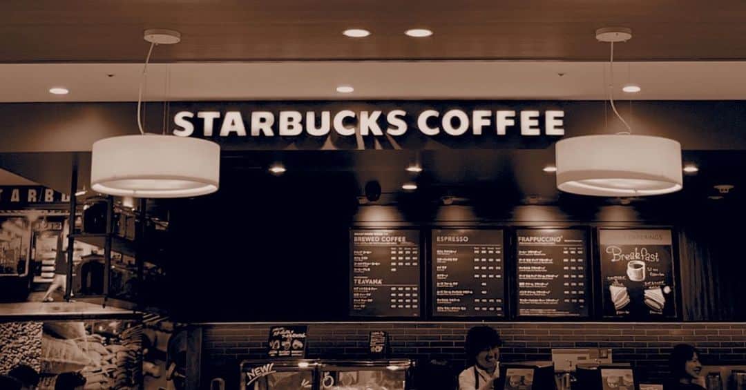 くろさんのインスタグラム写真 - (くろInstagram)「STARBUCKS COFFEE #starbuckscoffee #starbucks #スタバ #スターバックス #スターバックスコーヒー #スターバックスコーヒーTSUTAYA新橋店 #スタバ好きな人と繋がりたい  #ジェントルセピア」10月3日 8時17分 - m6bmw
