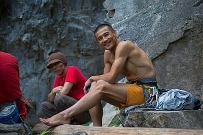 平山ユージさんのインスタグラム写真 - (平山ユージInstagram)「First day of climbing this autumn season🍃🧗‍♂️ Beautiful day with friends and great feeling to be in the mountain and to climb on the rock🌲🏞I’m excited to climb more in this autumn🍂🍁 この秋シーズン最初のクライミングを仲間たちと過ごす。山の中に身を置き、岩を登る、最高に気分良かった✨✨この秋のシーズンが楽しみだ〜🙌🏻🙌🏻 Photos @deloprojet Thanks🙏 @climbparkbasecamp  @thenorthfacejp  @beal.official  @blackdiamond  @climbskinspain  #incredibletokyo #okutama #奥多摩クライミング委員会」10月3日 8時17分 - yuji_hirayama_stonerider