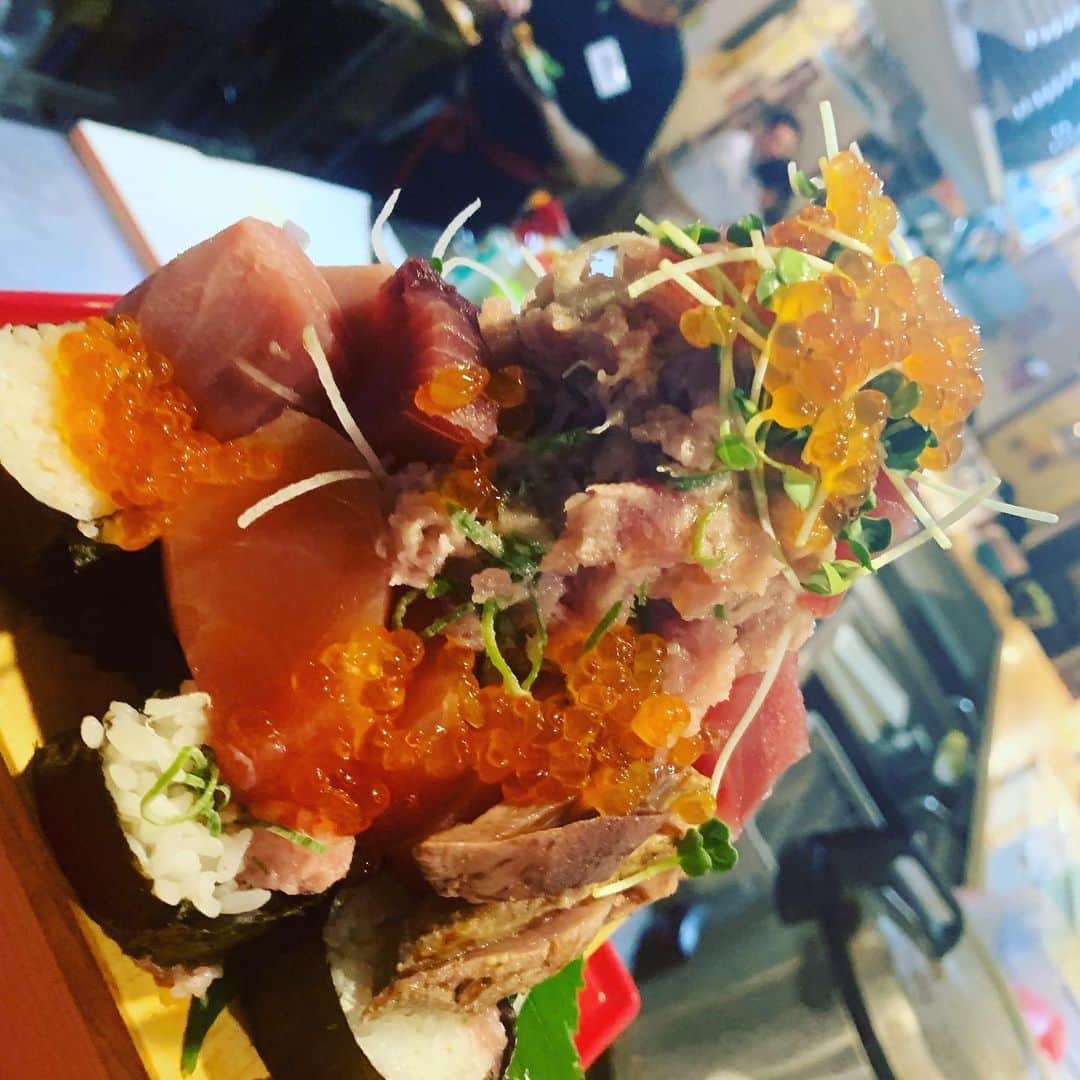 のインスタグラム：「#ウルトラ盛り#働いて笑おう  #いいねしないでください #魚壱商店#居酒屋 #和歌山 #阿倍野  #followme #マグロ #鮮魚 #海鮮 #天王寺 #新鮮 #ハルカス #駅近 #日本酒 #地酒 #ビール #みかん 飲み#個室 #団体 #貸切 #接待 #合コン #コース #放題 #安い」