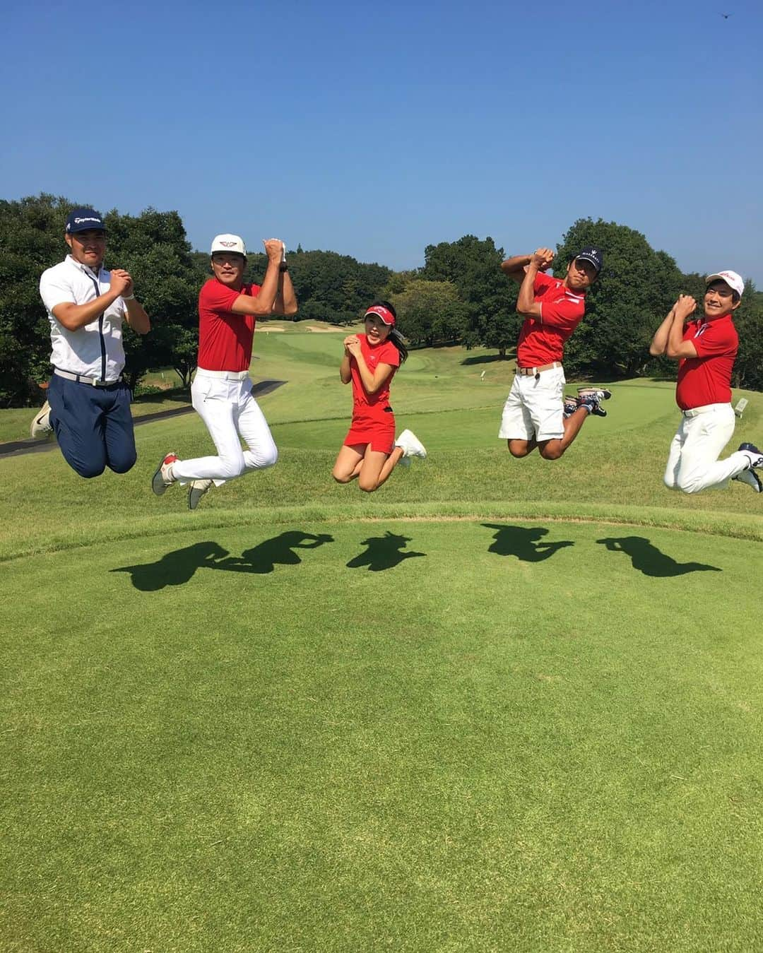 野田すみれさんのインスタグラム写真 - (野田すみれInstagram)「すみれコンペ❤️ 参加してくれた方達😊⛳️ 盛り上がりました😘 載せたい写真がいーっぱい😊 皆さん本当にありがとうございました❣️ 感謝です🥺 楽しかったな❣️ . . . . . . ☆★☆★☆★☆★☆★☆★☆★☆★☆★☆★☆★☆★☆★ 【クリスマスチャリティーコンペ】 12月21日クリスマスチャリティーコンペ🎄♡ 募集開始しました😊❣️ . . 【すみれwithラウンド】 10月、11月、12月も募集開始しました❣️ よろしくお願いします🥺 .. 【YouTube】 Youtubeも始めました❤️チャンネル登録してね♡ https://youtu.be/0pBLyKkQQlI .. 【Twitter】 ラジオ番組公式ツイッターオープン♡  私がパーソナリティーを務めるラジオ番組 (ミルキースマイルSUMIRE-IRO)の 公式ツイッターがオープンしました😊 質問やリクエスト、応援メッセージは 公式ツイッターから募集しています😊 みんなフォローしてください♡ 公式ツイッターアカウントはこちら💁‍♀️ URL:https://twitter.com/sumireiro_834/ twitterID:@sumireiro_834❤️ .. 【WEBサイト】 詳しい情報は公式サイトをチェックしてね🌟 公式サイト「SUMIRE-IRO」 URL:https://sumire-iro.com リンクはプロフィール欄に設置してますよ🌟 .. #SUMIREIRO #sumirepremiumfamily  #クリスマスチャリティーコンペ #すみれwithラウンド ☆★☆★☆★☆★☆★☆★☆★☆★☆★☆★☆★☆★☆★」10月3日 9時44分 - sumire0208