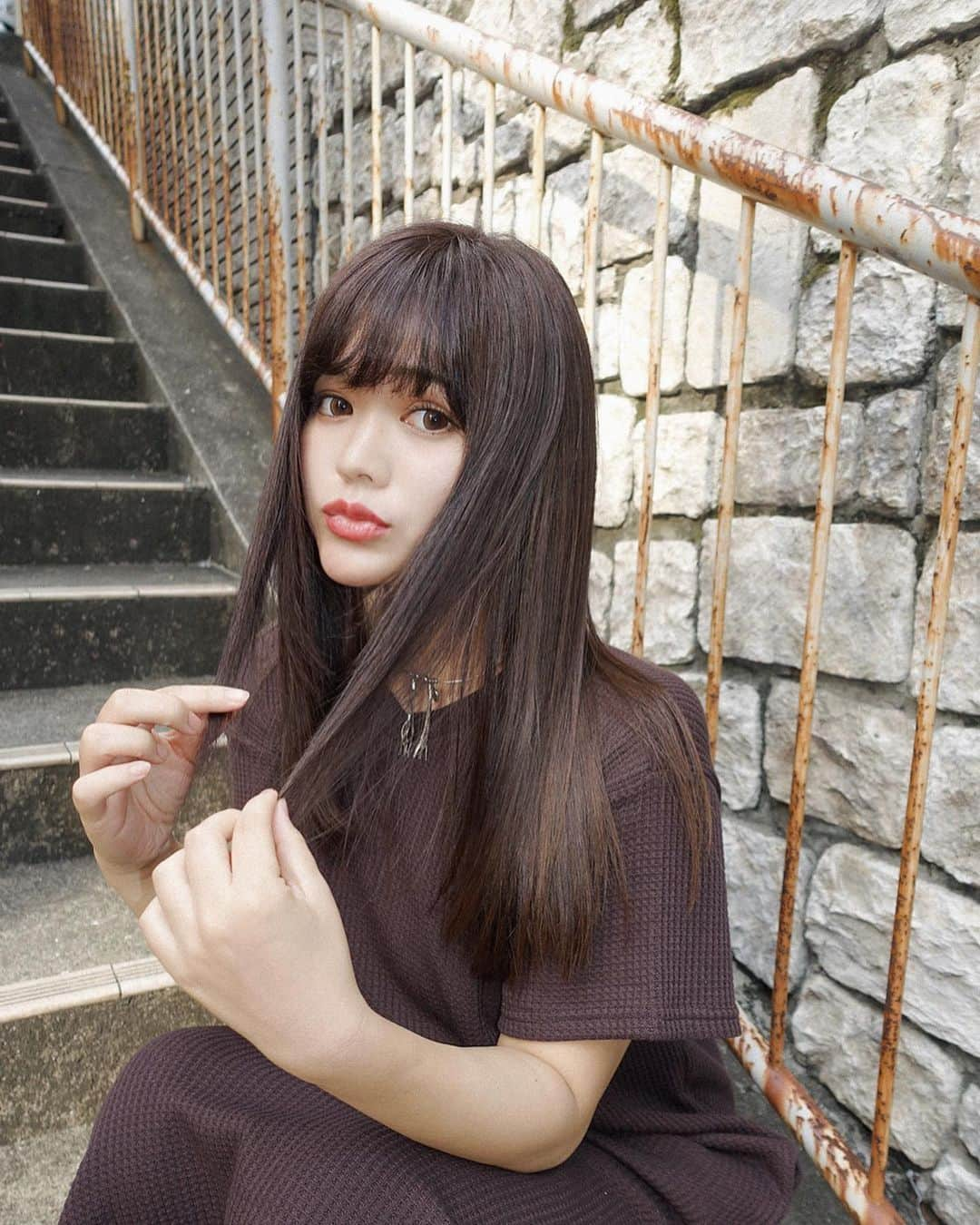 junko onagi ／小梛準子さんのインスタグラム写真 - (junko onagi ／小梛準子Instagram)「ㅤ︎ㅤㅤㅤㅤㅤ ︎ㅤㅤㅤㅤㅤ 先日 @accomplish_salon の日本一の髪質改善トリートメントenim crystal Shikike×プラチナミネコラ初体験💇‍♀️✨ 担当してくださったのは @minecolla_yu さん❣️ ︎ㅤㅤㅤㅤㅤ  3つ目まるでコマーシャルの大げさな嘘っぽい ビフォーアフターのようですが、現実ですw 4つ目の動画も是非みてね！ 全部Nofilter✨  わたしの度重なるブリーチ、更に傷むのを予想して傷んだらもう切る覚悟でかけてしまった全頭パーマ…笑 正直諦めてましたがここまで綺麗になりました😭✨ ︎ㅤㅤㅤㅤㅤ 数回続けると確実に髪質が変わるそうですが たった1回でこの効果はやみつき…！ というか無いと生きていけないかも… というかミネコラさえしてれば髪の毛やりたい事できるかもー🤪！みたいな笑  ストーリーに載せたら問い合わせ殺到だったので🤗❤️ 皆さんも是非行ってみてください！  #ミネコラ #ミネコラトリートメント #ミネコラパーフェクト3 #プラチナミネコラ #ミネコラaccomplish #アコンプリッシュ#accomplish代官山 #accomplish」10月3日 9時56分 - jnco0417