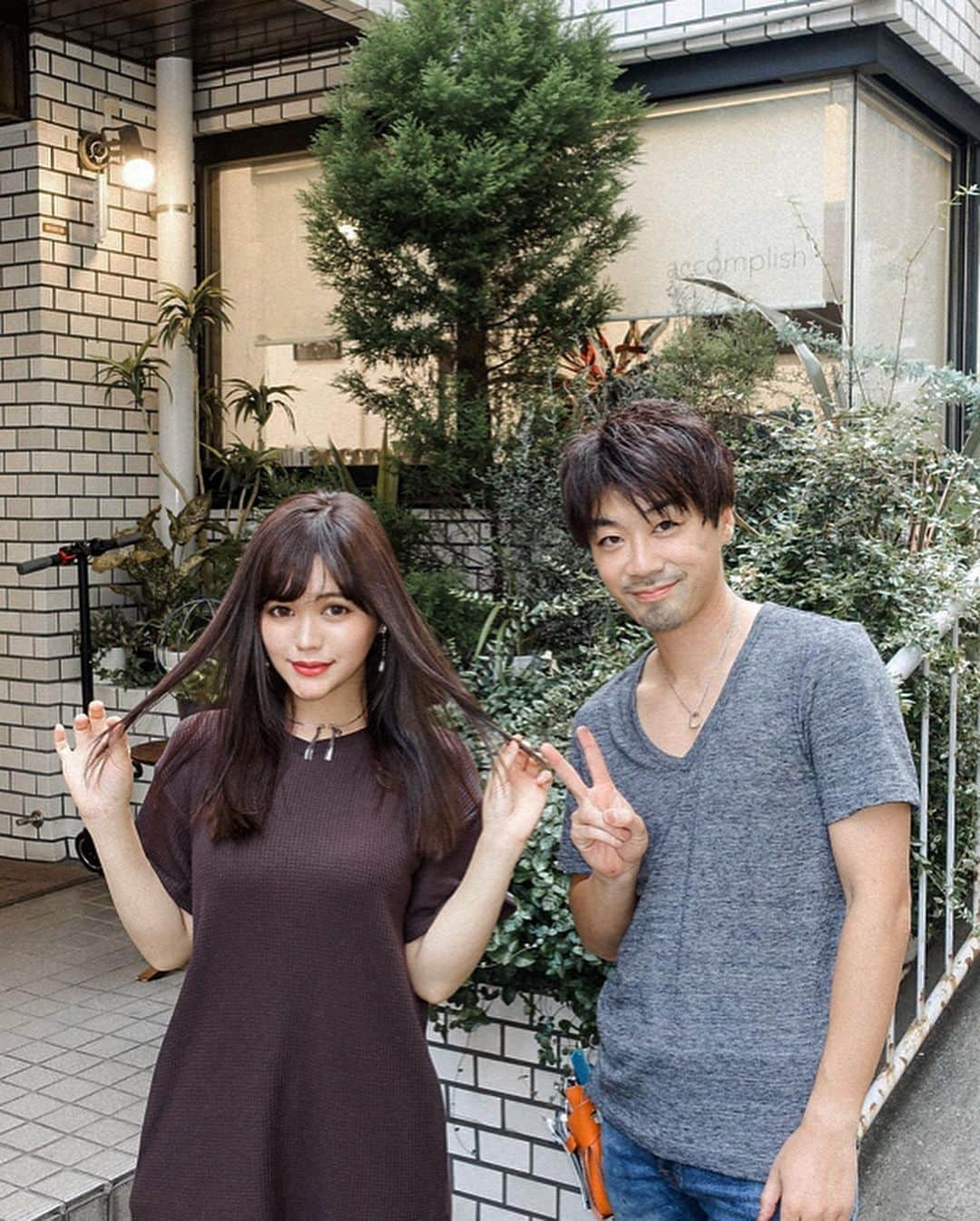 junko onagi ／小梛準子さんのインスタグラム写真 - (junko onagi ／小梛準子Instagram)「ㅤ︎ㅤㅤㅤㅤㅤ ︎ㅤㅤㅤㅤㅤ 先日 @accomplish_salon の日本一の髪質改善トリートメントenim crystal Shikike×プラチナミネコラ初体験💇‍♀️✨ 担当してくださったのは @minecolla_yu さん❣️ ︎ㅤㅤㅤㅤㅤ  3つ目まるでコマーシャルの大げさな嘘っぽい ビフォーアフターのようですが、現実ですw 4つ目の動画も是非みてね！ 全部Nofilter✨  わたしの度重なるブリーチ、更に傷むのを予想して傷んだらもう切る覚悟でかけてしまった全頭パーマ…笑 正直諦めてましたがここまで綺麗になりました😭✨ ︎ㅤㅤㅤㅤㅤ 数回続けると確実に髪質が変わるそうですが たった1回でこの効果はやみつき…！ というか無いと生きていけないかも… というかミネコラさえしてれば髪の毛やりたい事できるかもー🤪！みたいな笑  ストーリーに載せたら問い合わせ殺到だったので🤗❤️ 皆さんも是非行ってみてください！  #ミネコラ #ミネコラトリートメント #ミネコラパーフェクト3 #プラチナミネコラ #ミネコラaccomplish #アコンプリッシュ#accomplish代官山 #accomplish」10月3日 9時56分 - jnco0417