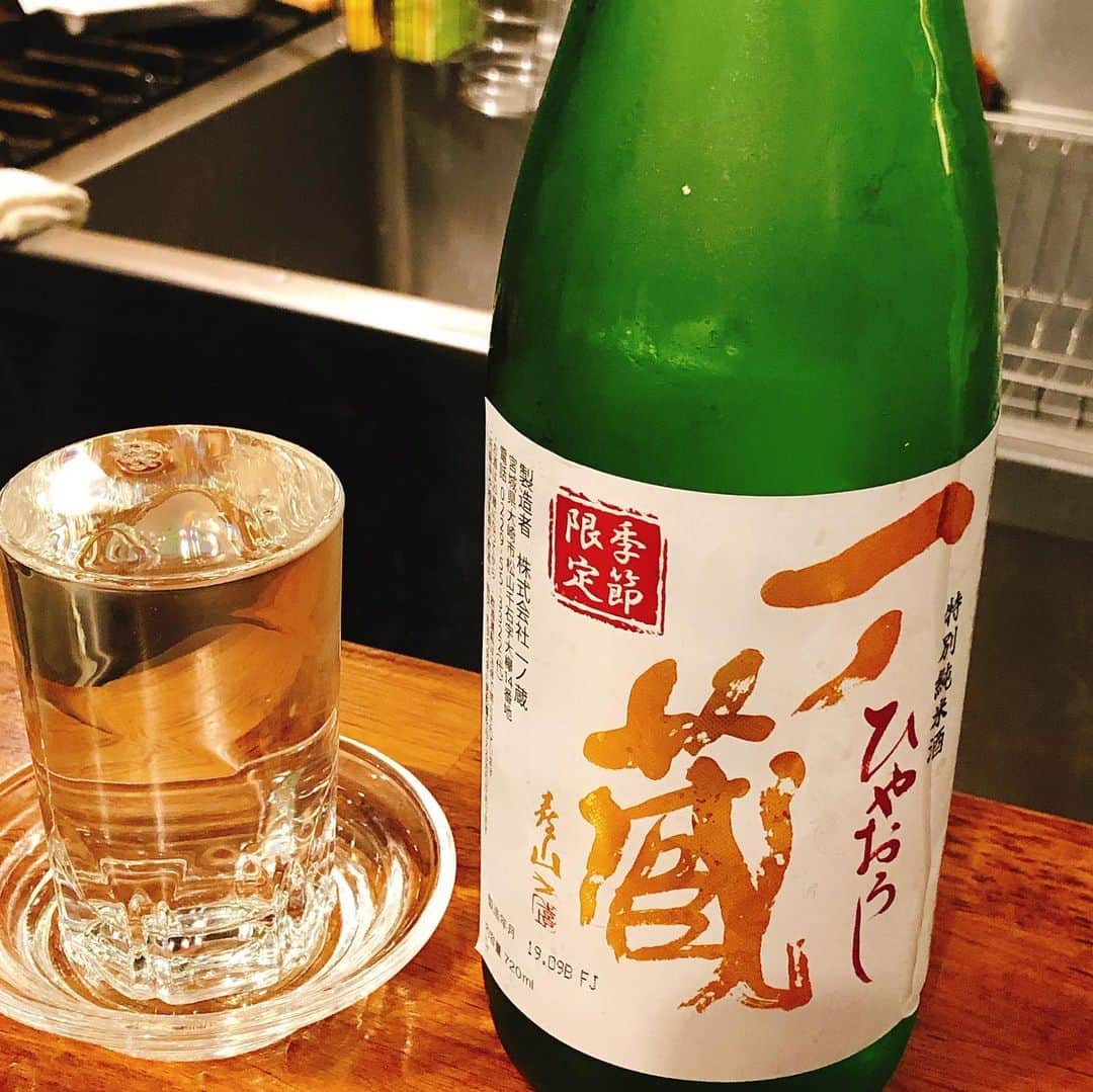 阿部洋子さんのインスタグラム写真 - (阿部洋子Instagram)「💓💞🥂🍴👯‍♀️💓💞 安定の木曜夜ゴハン。 1週間の出来事をマシンガントーク。 ときにウザがられつつも聞いてもらう。 お店選びは基本おまかせ。 誘われるままに… 至福のひととき。 #和食  #マグロステーキ  #あん肝  #アジフライ #sake  #美味しゅうございました」10月3日 21時24分 - hirocoring