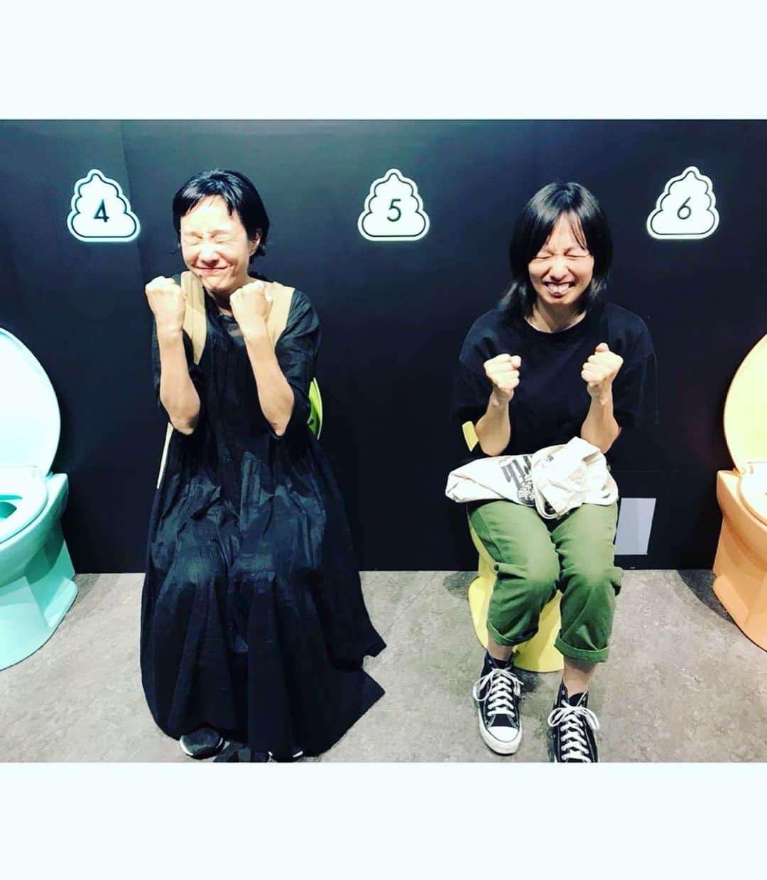 はなさんのインスタグラム写真 - (はなInstagram)「撮影後にみゆきちゃんと念願のUNKO MUSEUMへ！みんなの💩への熱い想いが感じられるカラフルな💩ワールドで大はしゃぎして帰ってきました。清く正しく美しい💩は健康のもと。Poo-retty！さっ、ごはん食べて早く寝よっ。 #unkomuseum #ここにもみゆきちゃん #お食事中の方失礼しました」10月3日 19時57分 - hanalovestaco