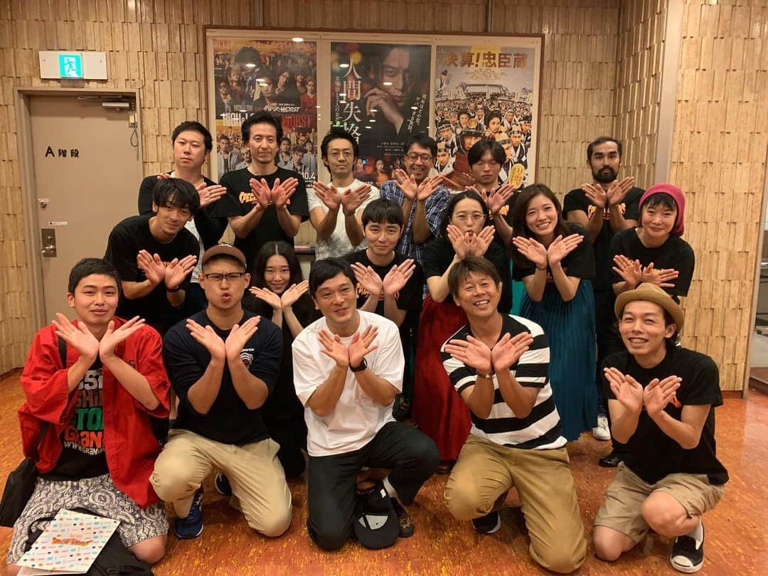 ロッシーさんのインスタグラム写真 - (ロッシーInstagram)「やったー！ 最高の映画試写会！ #上田慎一郎 監督 劇場長編第2弾 #スペシャルアクターズ  10月18日全国ロードショー！是非観てね！ #大澤数人 #河野宏紀 #富士たくや #北浦愛 #上田耀介 #清瀬やえこ #仁後亜由美 #淡梨 #三月達也 #櫻井麻七 #川口貴弘 #南久松真奈 #津上理奈 #小川未祐 #原野拓巳 #広瀬圭祐 #宮島三郎 #山下一世 #鈴木伸宏 #伊藤翔磨 #松竹 めちゃくちゃ楽しかったです！ 最高のメンバーと、写真を、不思議な芸人メンバーでパシャり！ #キラキラ関係ワタリ119 #電気ドンキーてらなか #ガリットチュウ熊谷 #野性爆弾 #ロッシー #より。 #ロシ写真」10月3日 20時02分 - yaseibakudan_rossy