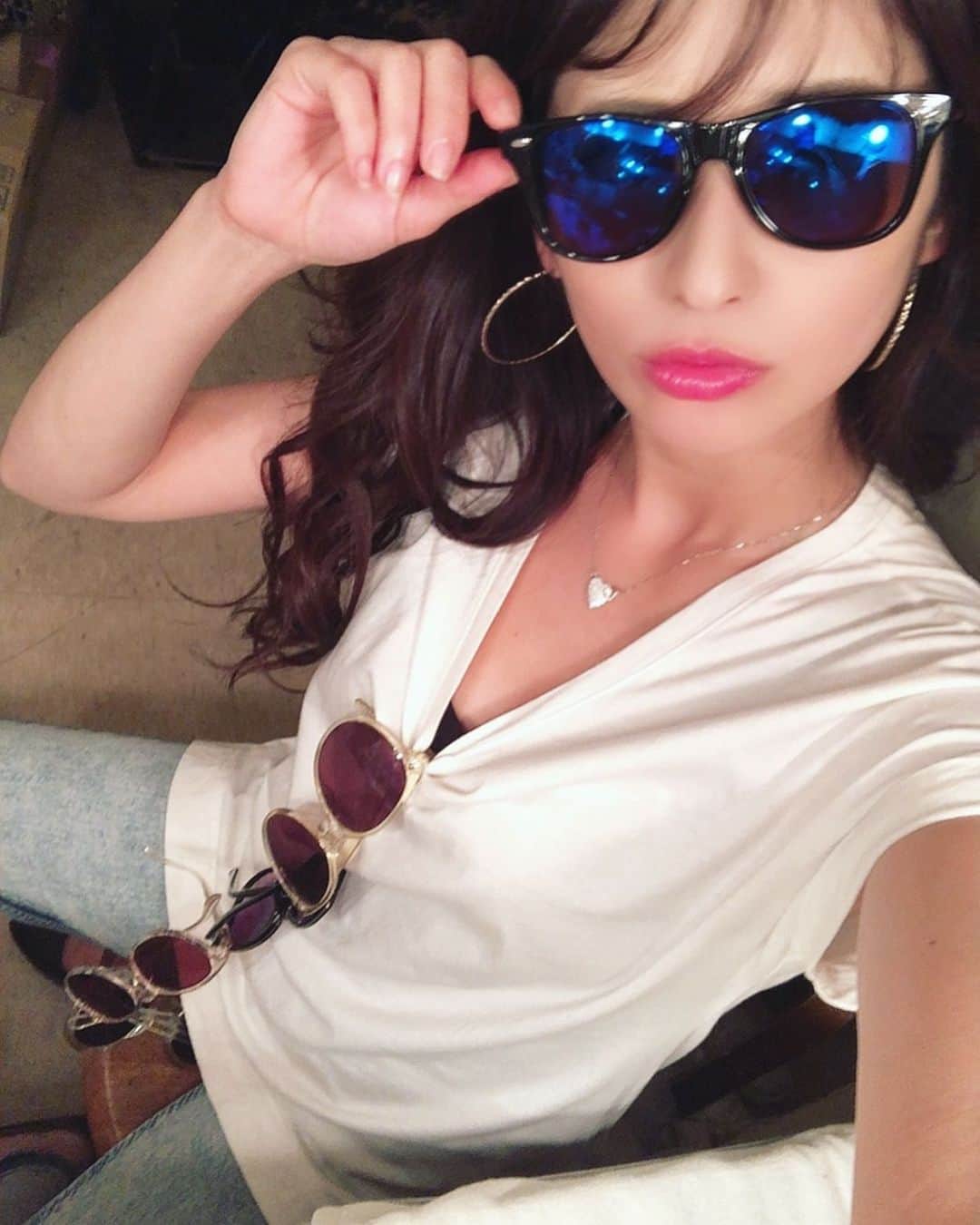 有馬綾香のインスタグラム：「サングラス大好き人間😎  #舞台 #ノックオーバー #サングラス #sunglasses」