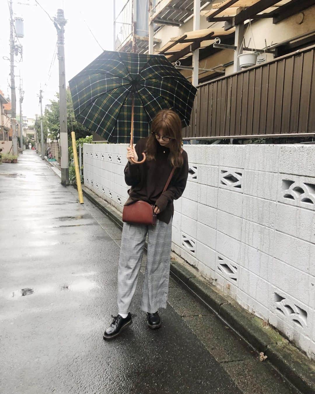 村田倫子さんのインスタグラム写真 - (村田倫子Instagram)「雨とチェック☔︎ #りんこーで 最近、眼鏡おおい。 #zoff #ゾフガルコレ」10月3日 20時27分 - rinco1023