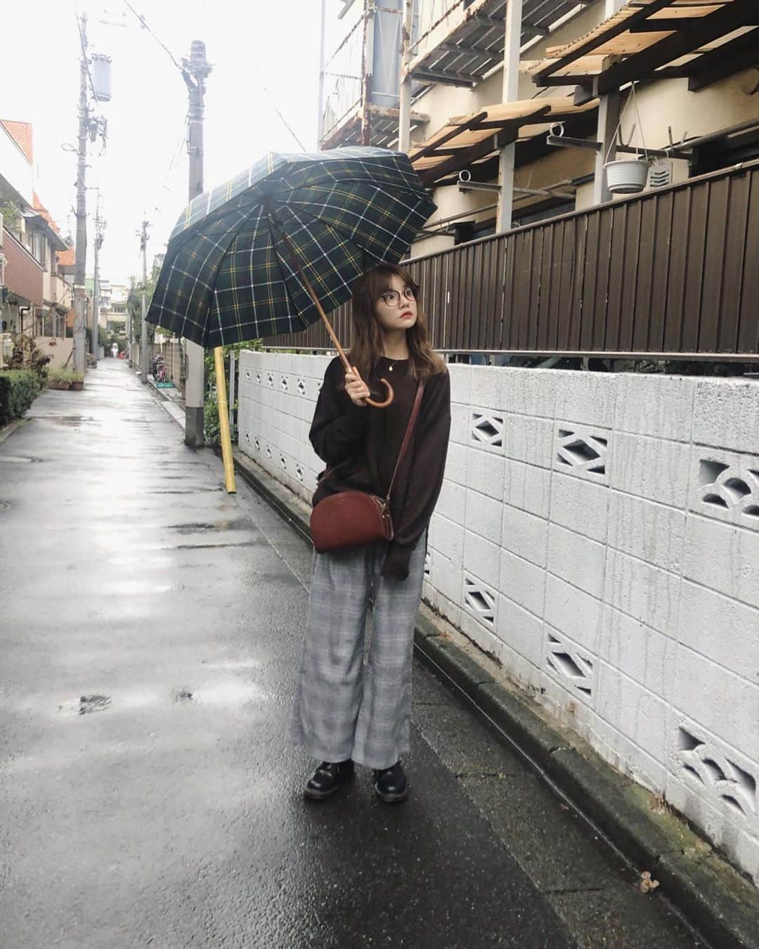 村田倫子さんのインスタグラム写真 - (村田倫子Instagram)「雨とチェック☔︎ #りんこーで 最近、眼鏡おおい。 #zoff #ゾフガルコレ」10月3日 20時27分 - rinco1023