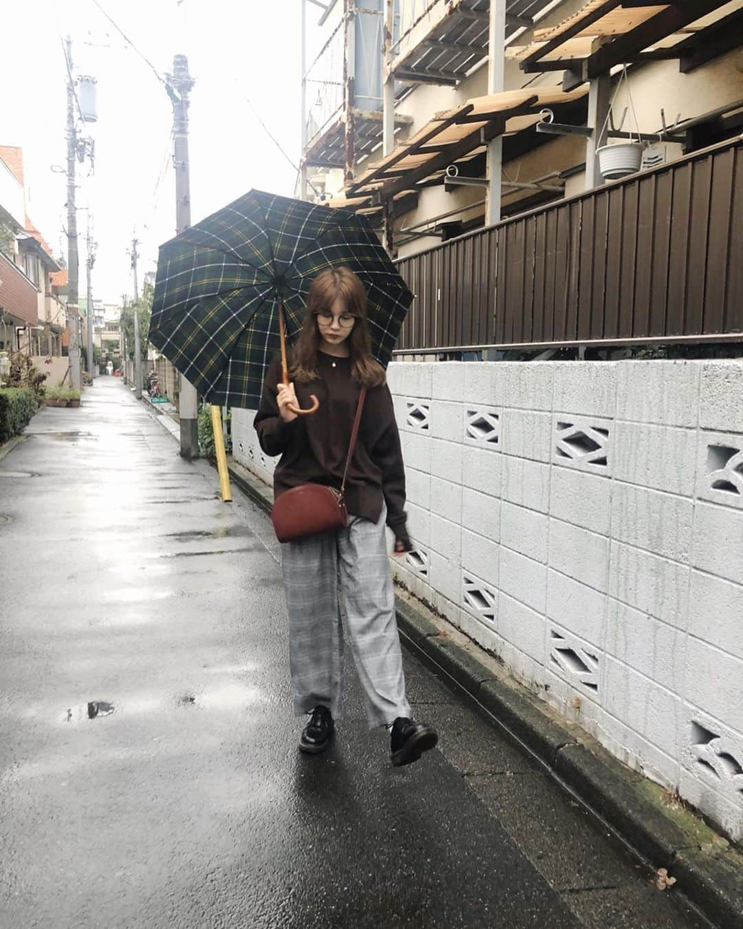 村田倫子さんのインスタグラム写真 - (村田倫子Instagram)「雨とチェック☔︎ #りんこーで 最近、眼鏡おおい。 #zoff #ゾフガルコレ」10月3日 20時27分 - rinco1023