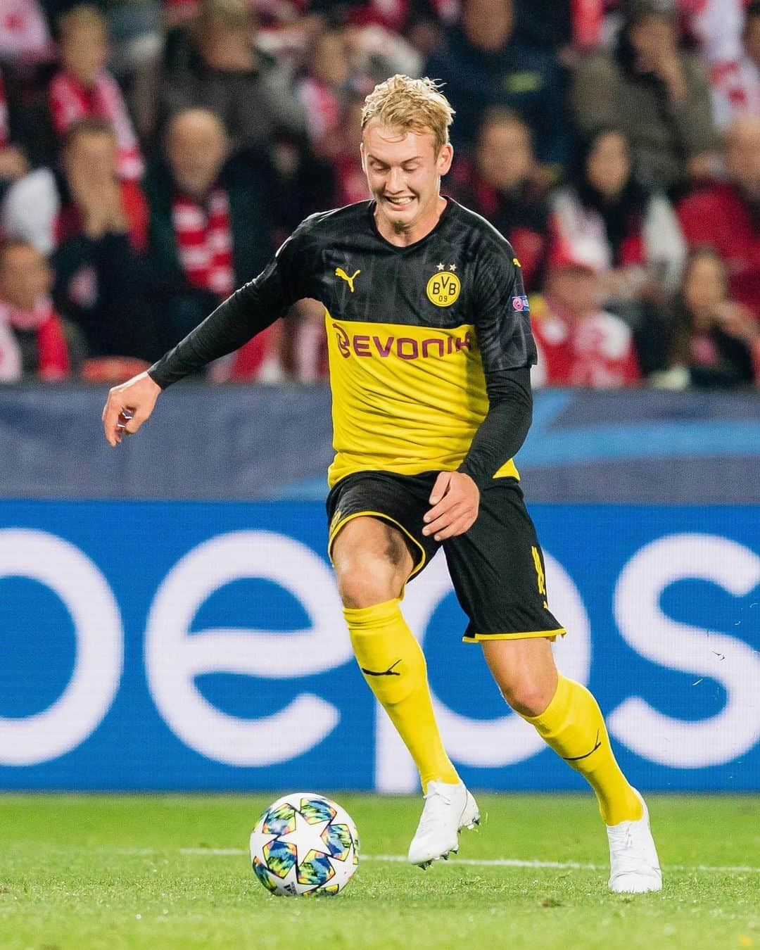 ボルシア・ドルトムントさんのインスタグラム写真 - (ボルシア・ドルトムントInstagram)「👌 Single player action from #slabvb. #bvb #borussiadortmund #championsleague #ucl #cl #slaviaprag #praha #slavia #⭐️」10月3日 20時46分 - bvb09