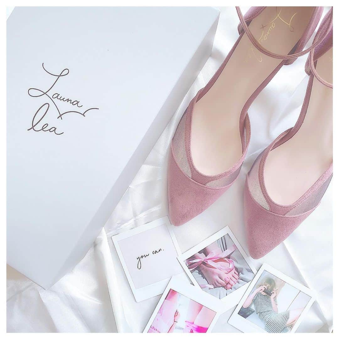 津久江麻由のインスタグラム：「. . 少しずつ秋めいてきた、、🍁 かわいいshoesが沢山でてきて 嬉しい〜🥰 . 私的に走れるパンプス見つけた🖤 . ラウナレアのパンプスが めちゃ歩きやすくてヘビロテ中　💃 デザインもめちゃかわゆいし💕 . . 他にも色々なデザインあるから 見てみてね😎💞 . . #神パンプス #ラウナレア #launalea #靴 #靴下コーデ #お気に入りコスメ #コスメ大好き #メイク好き #デパコス #コスメ紹介 #今日のメイク  #今日のコスメ #プチプラコスメ #メイク好きさんと繋がりたい #コスメ好きさんと繋がりたい  #メイク動画 #いいね返しは絶対 #おすすめコスメ #コスメ購入品 #コスメ好き #今日のコーデ #今日のコーディネート #本日のコーデ  #ラフコーデ #todayscode #韓国好きな人と繋がりたい #instalove #置き画 #置き画くら部 #コーデ記録」