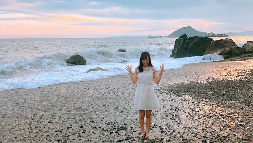 青山智美さんのインスタグラム写真 - (青山智美Instagram)「✨✨✨✨✨✨✨✨✨ どうしても綺麗な海に行きたかった。 感動する景色を観たかった。 海と潮風と夕方の空にも感動した。 パワー溢れる場所で満たされた。 #恋路ヶ浜 #海 #感動 #感激 #パワースポット #綺麗な景色 #heart #sea #love #happy #smile #beauty ✨✨✨✨✨✨✨✨✨✨✨✨✨✨✨」10月3日 21時07分 - tomomibeauty