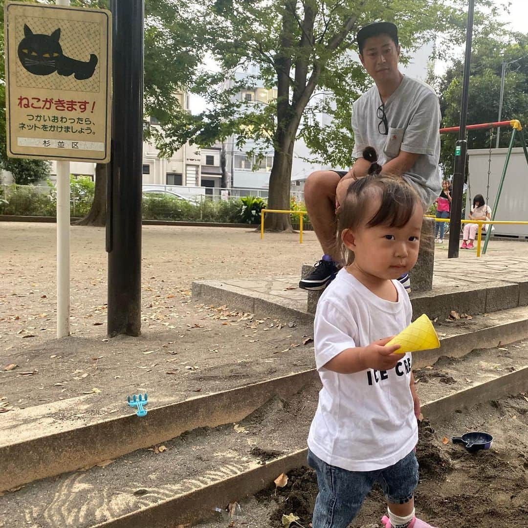 尾形貴弘さんのインスタグラム写真 - (尾形貴弘Instagram)「眠いミクと何時間でも遊び続ける 今日で1歳7か月になったさくちゃん！ ミクもさくちゃんの無限の体力に付き合ってくれてる！優しいーー！！ #柴犬大好き #柴犬マニア  #愛犬  #赤柴 #しばけん  #しばちゃん  #しばいぬ大好き  #shibainu  #shiba_snap  #犬ばか部  #いぬばか部 #ミク #三九 #39 #パンサー尾形 #赤ちゃん #赤ちゃんのいる暮らし #赤ちゃんと犬 #1歳7ヶ月  #サンキュー #ママリ #ベビフル #ランドクルーザー #ランクル #ランドクルーザー80」10月3日 21時00分 - miku3_miku_9