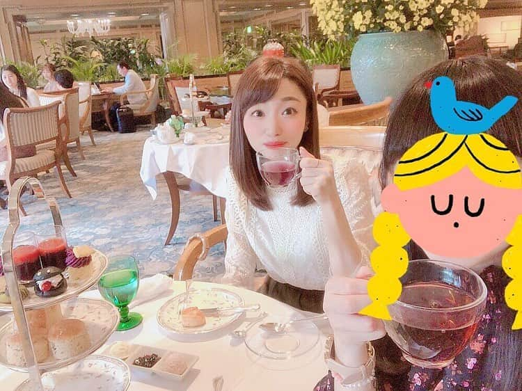 加田晶子のインスタグラム：「大好きな季節の到来❤️ 楽しみにしていたハロウィンアフタヌーンティ🎃今年は椿山荘へ✨可愛すぎてしばらく眺めていました🤤  #椿山荘#椿山荘アフタヌーンティー  #アフタヌーンティー  #afternoontea  #椿山荘ハロウィン  #ハロウィンアフタヌーンティー #ハロウィンスイーツ  #栗のスコーン#栗#カボチャ大好き  #不思議な色の紅茶 #シロップ入れると色が変わる  #妹とティータイム  #姉妹  #食欲の秋 #フリーアナウンサー #アナウンサー  #フリーランス  #キャスター」