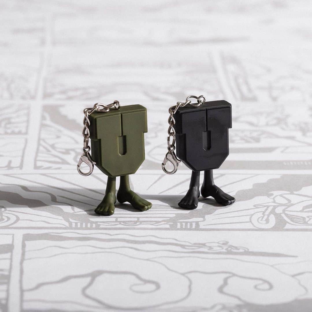 UNDFTDさんのインスタグラム写真 - (UNDFTDInstagram)「UNDEFEATED and Medicom are back with a keychain sized iteration of the classic UNDEFEATED mascot designed by Geoff McFetridge. Available Friday 10/4 in multiple colorways at All Undefeated Chapter Stores and Undefeated.com」10月3日 12時16分 - undefeatedinc